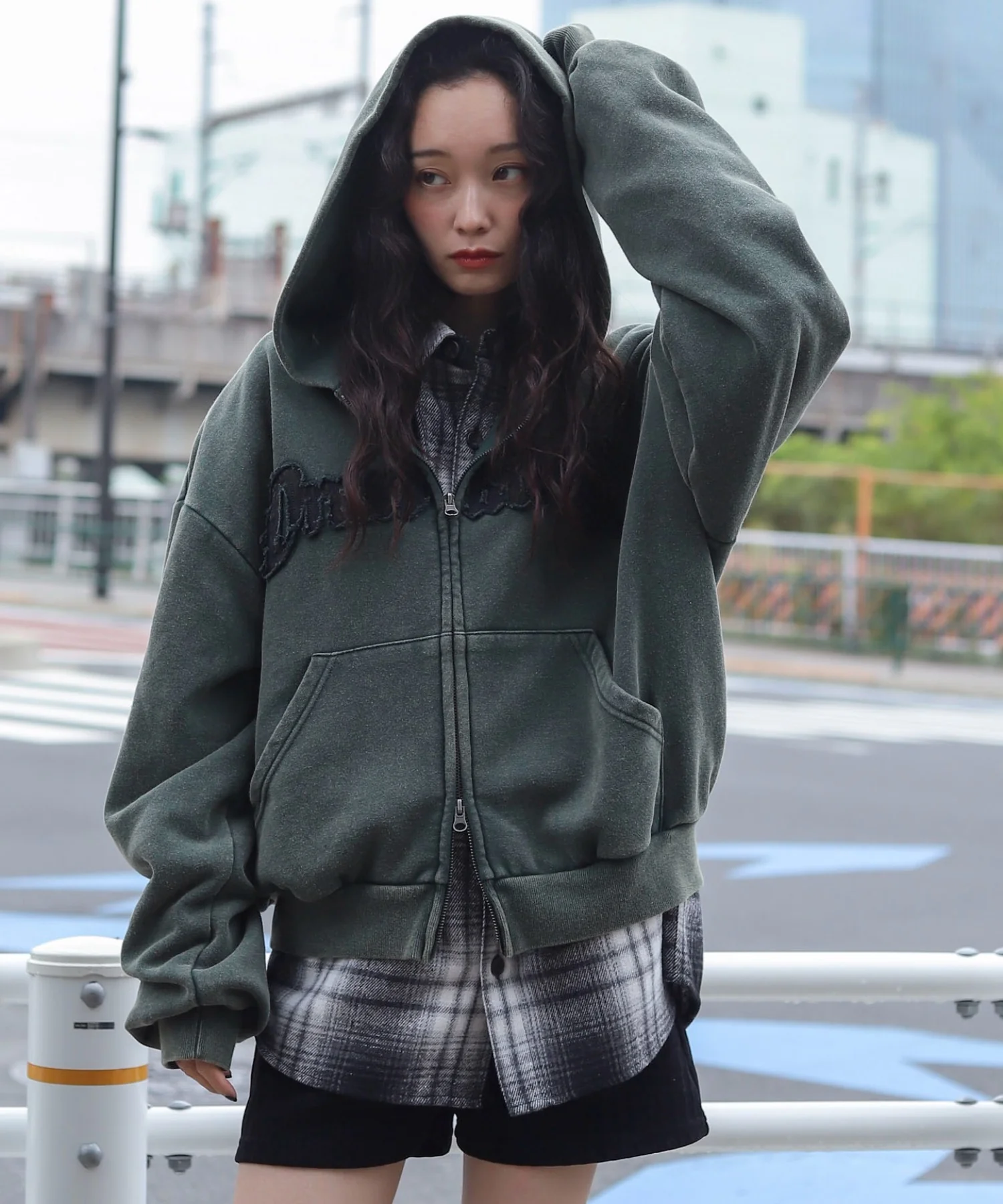 裏起毛ショートグラフィックZIPパーカー - Image 33