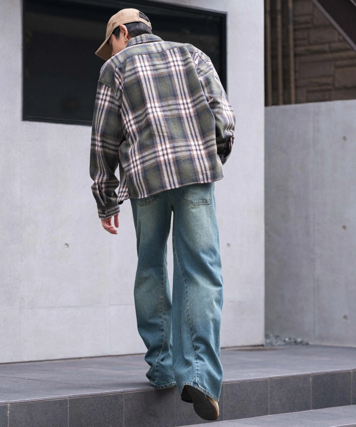 ローライズカバーフィットフレアデニムパンツ - Image 12