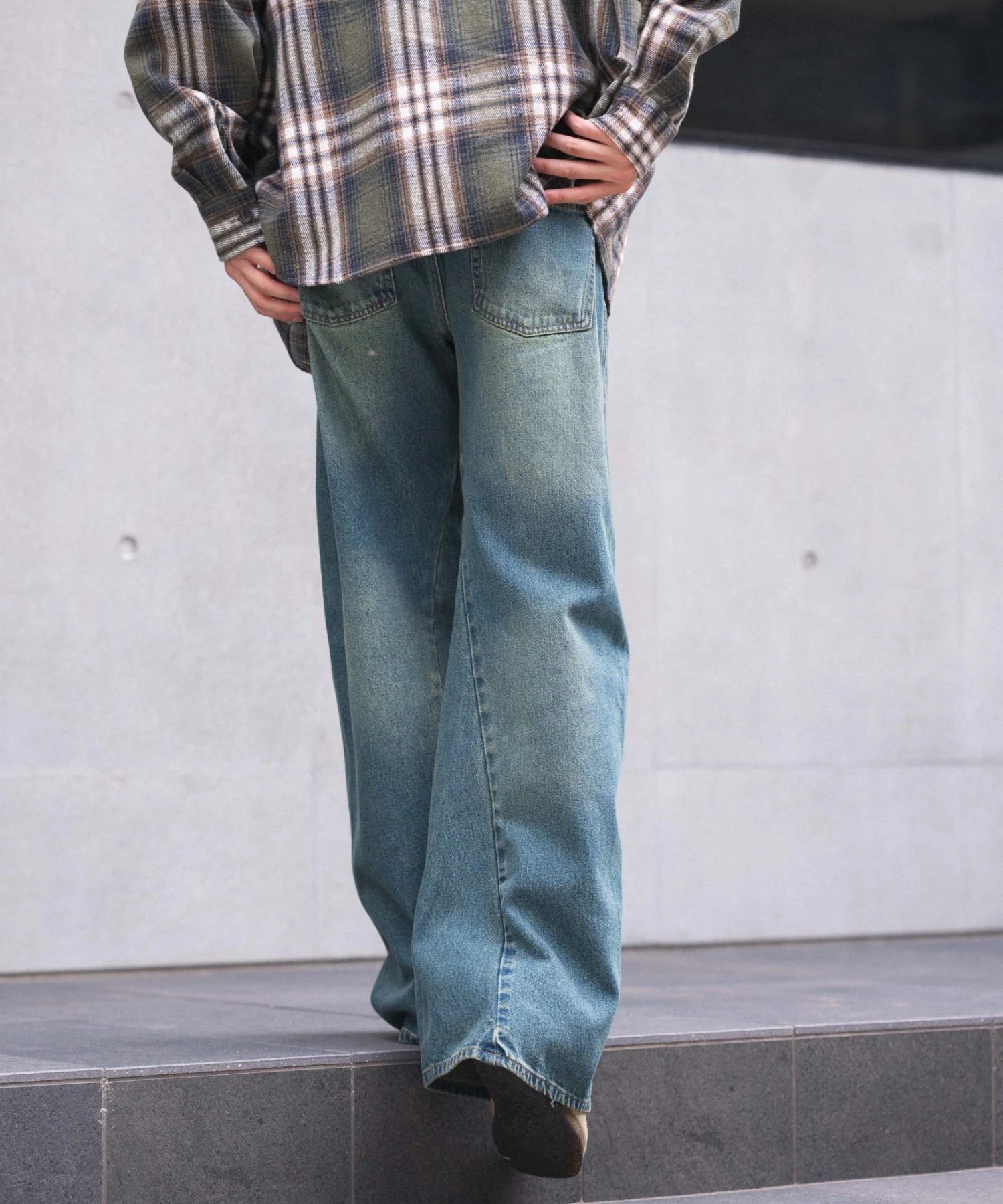 ローライズカバーフィットフレアデニムパンツ - Image 9