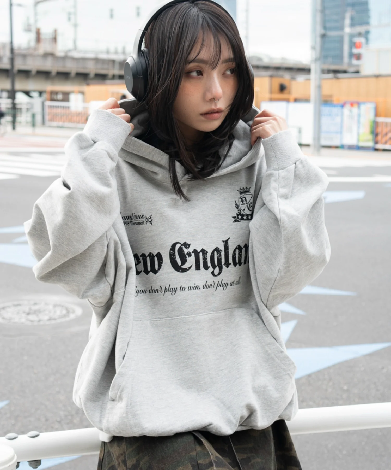 グラフィックバルーンクロップドプルパーカー - Image 4