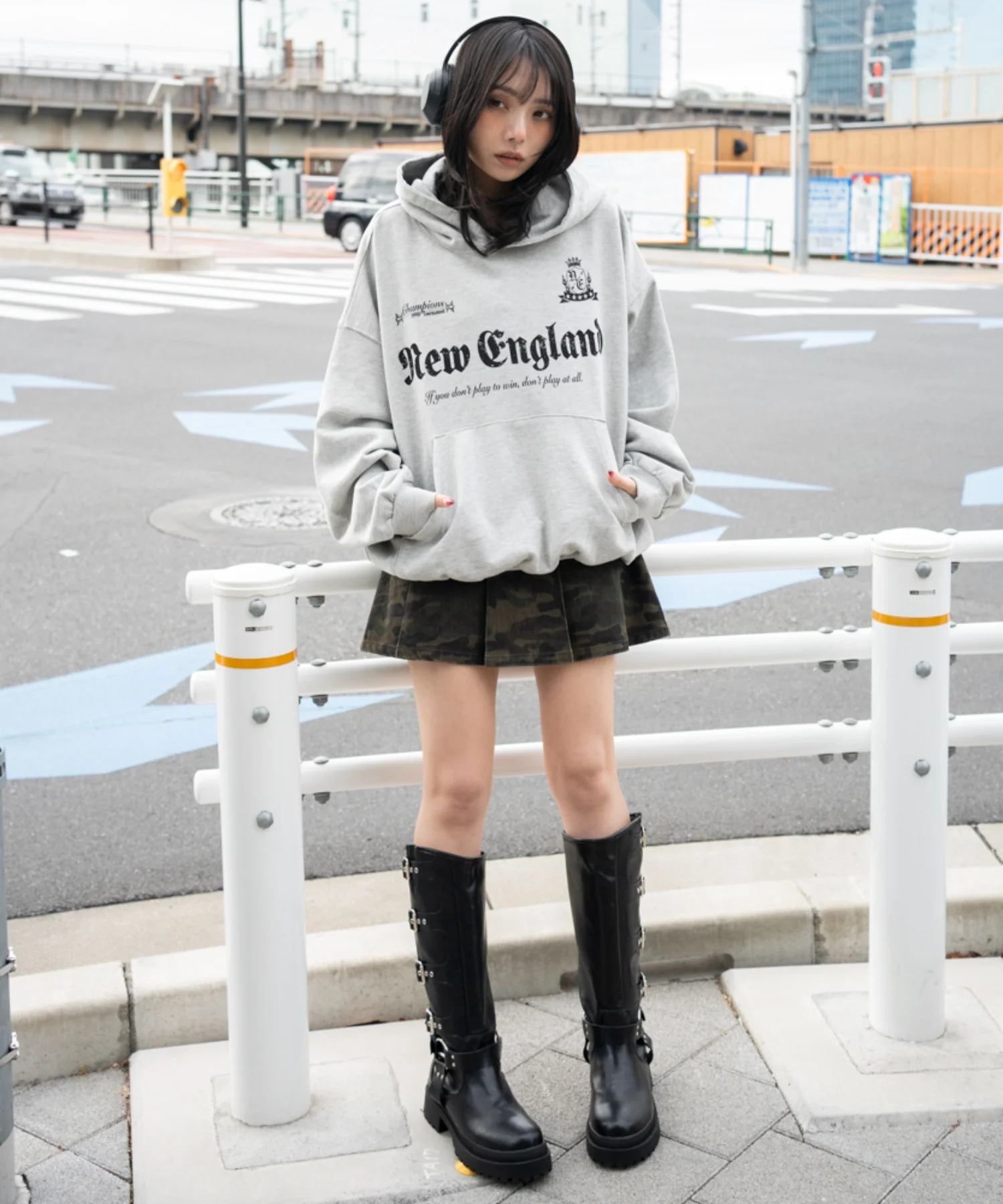 グラフィックバルーンクロップドプルパーカー - Image 7