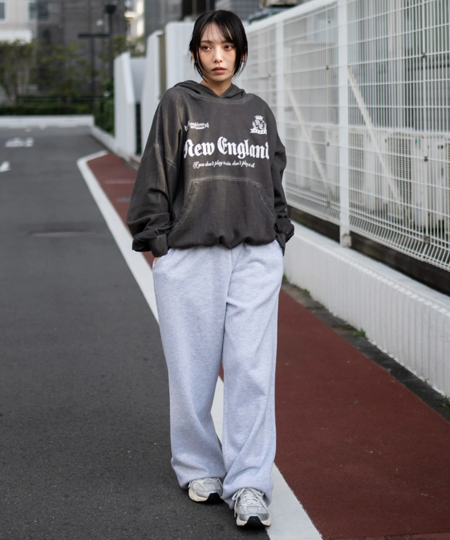グラフィックバルーンクロップドプルパーカー - Image 9