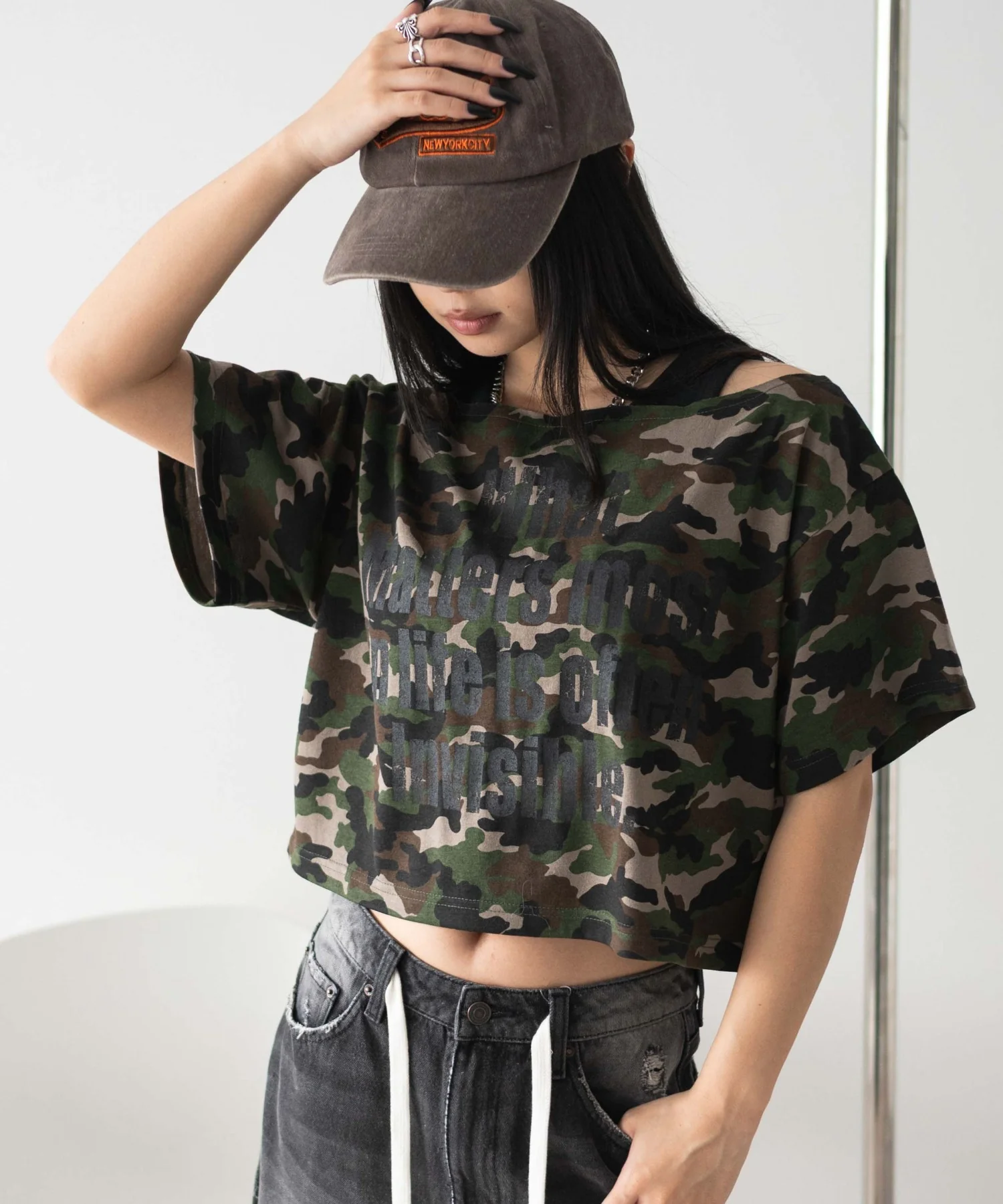 グラフィックオフショルショートT - Image 18