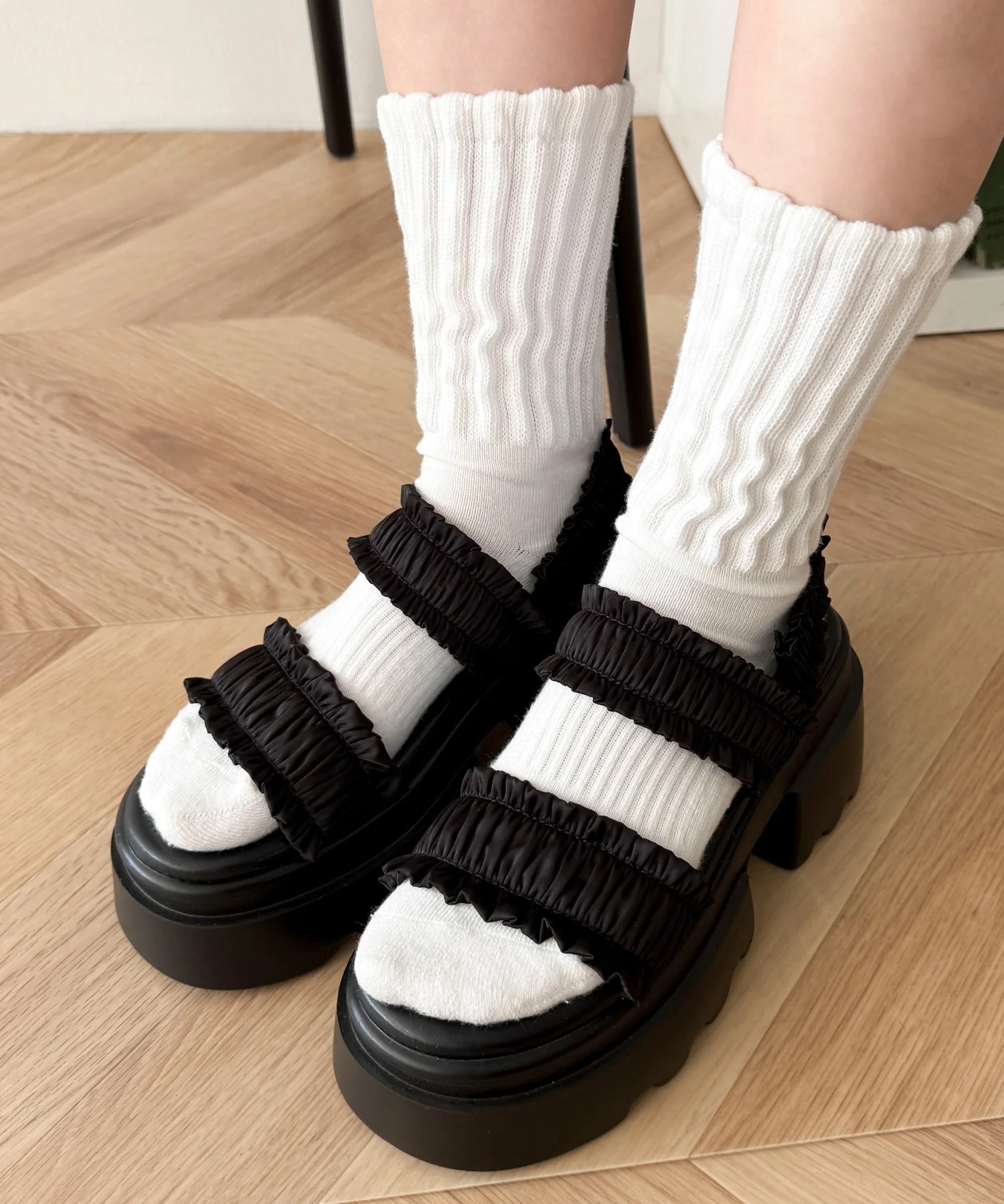 厚底フリルギャザーサンダル - Image 4