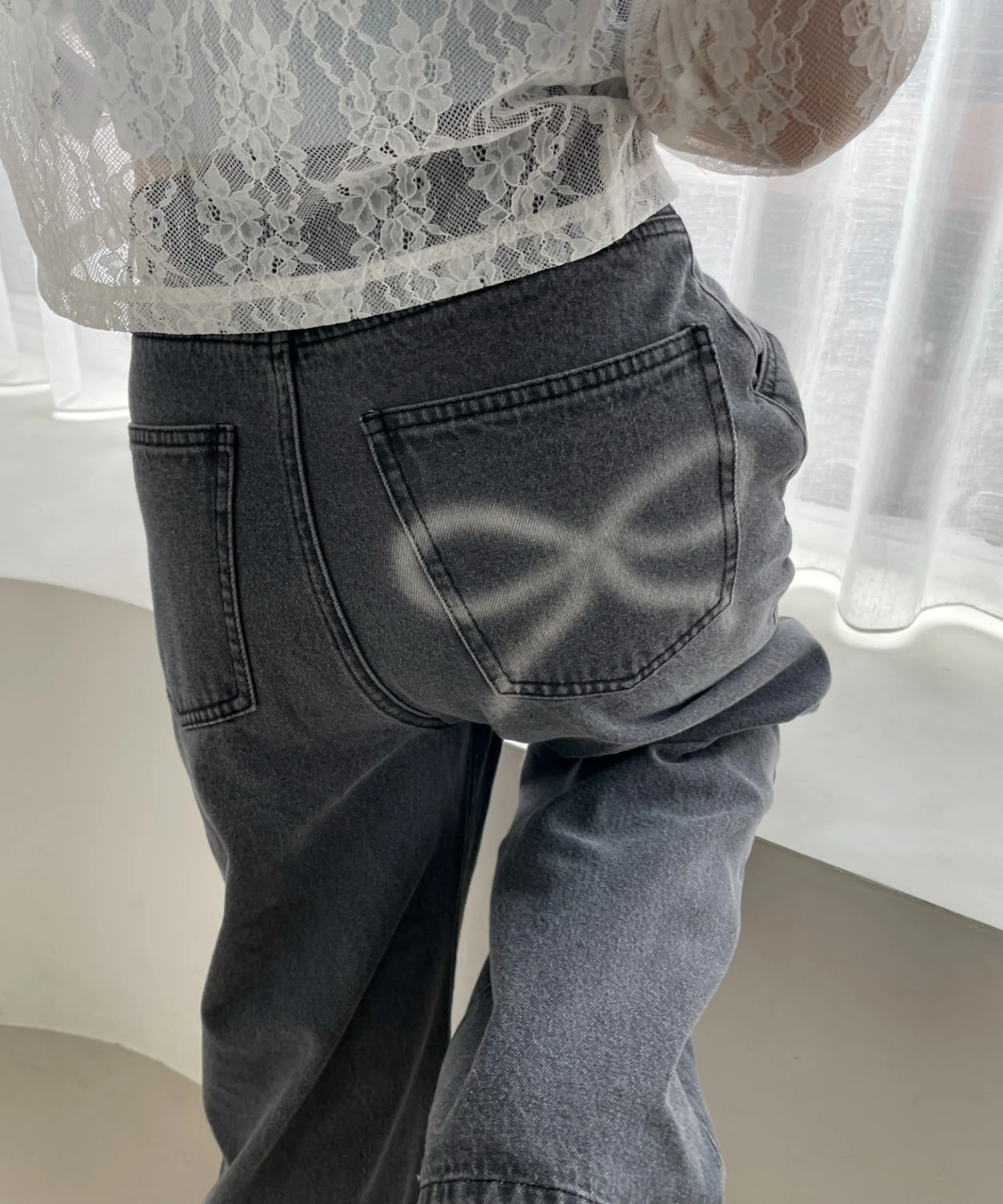 モチーフデニムタックパンツ - Image 30