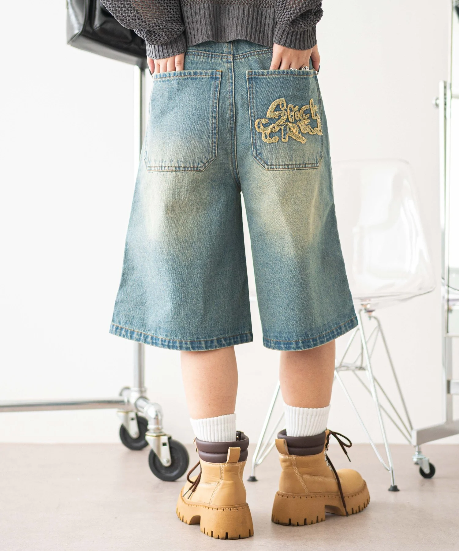 ロゴスタッズハーフパンツ - Image 2