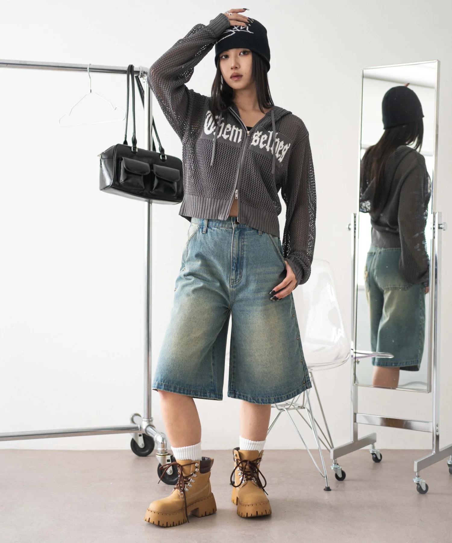 ロゴスタッズハーフパンツ - Image 3