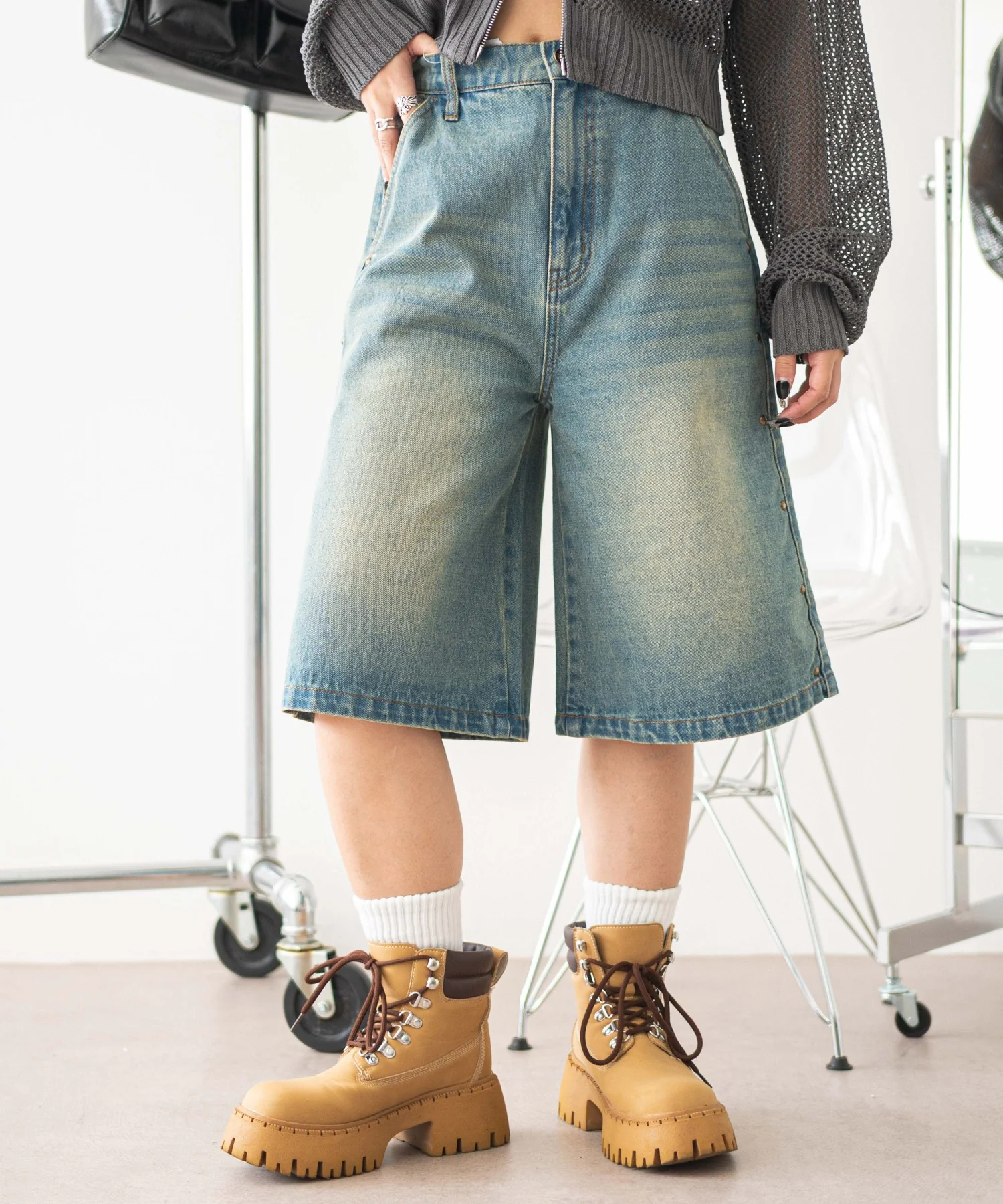 ロゴスタッズハーフパンツ - Image 9