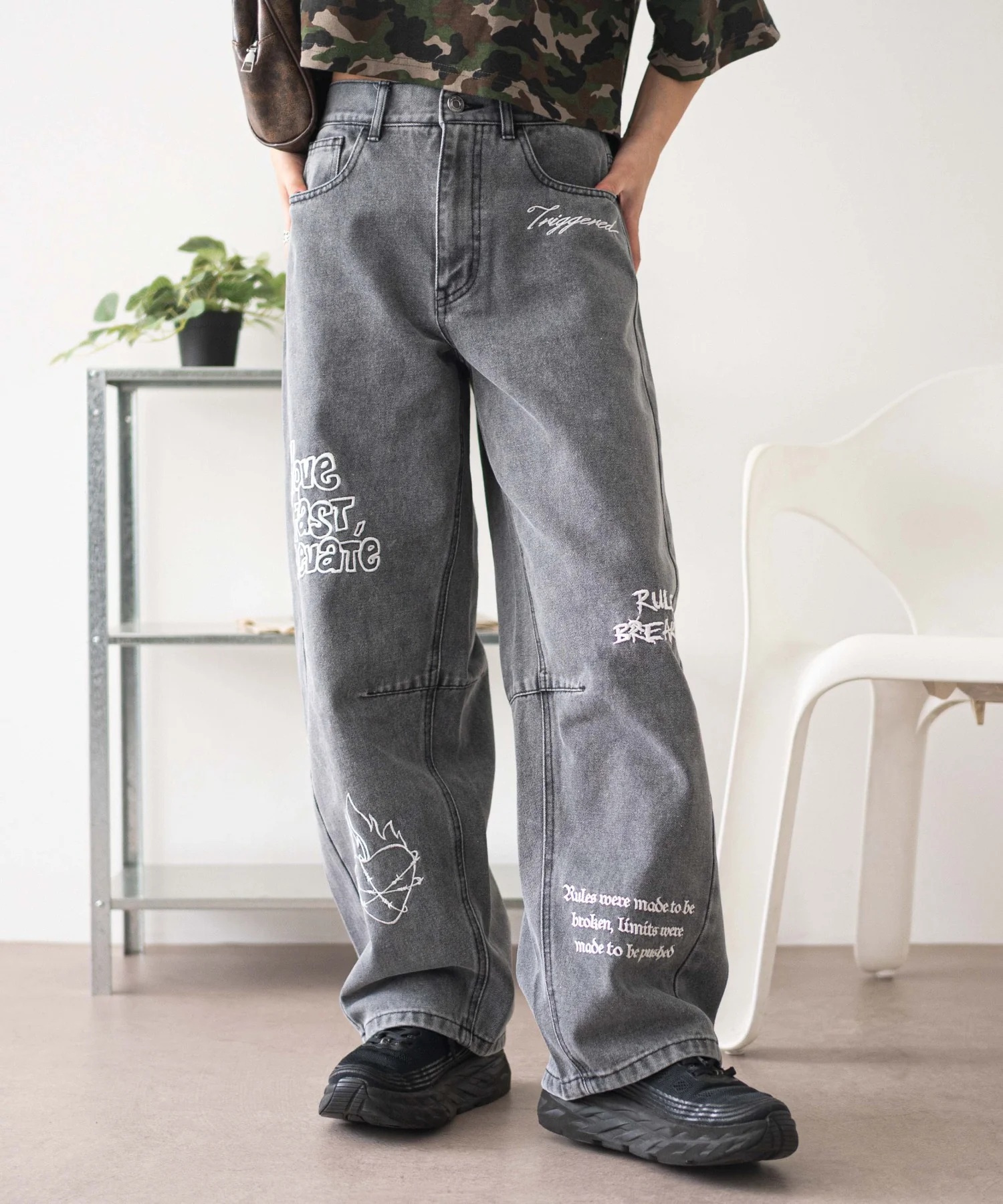 刺繍ロゴバレルレッグパンツ - Image 16
