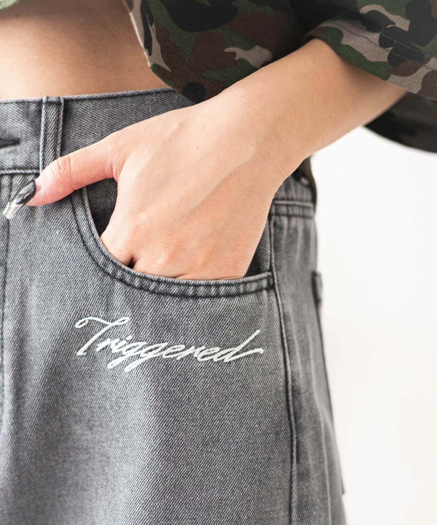 刺繍ロゴバレルレッグパンツ - Image 6