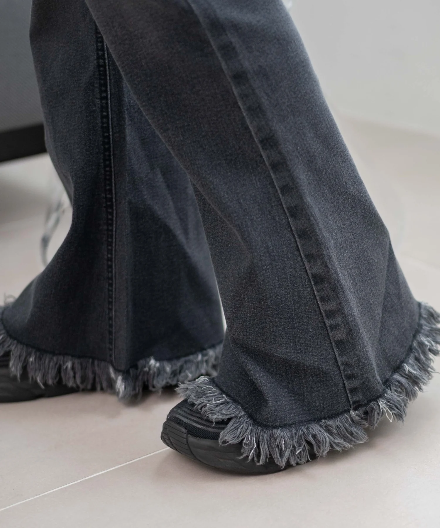 レースアップフリンジストレッチフレアデニムパンツ - Image 9