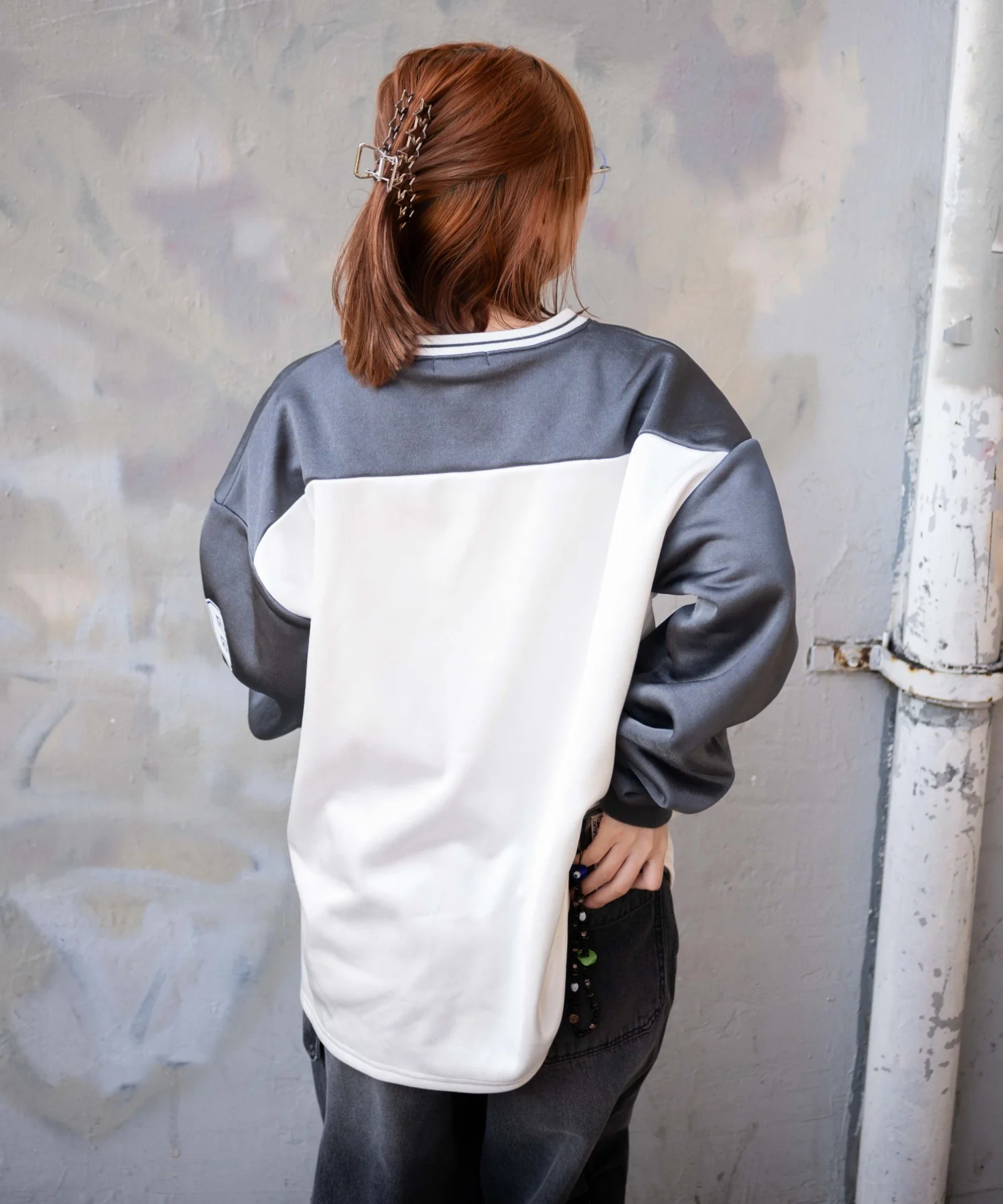 VネックナンバリングサテンBIGスウェット - Image 11