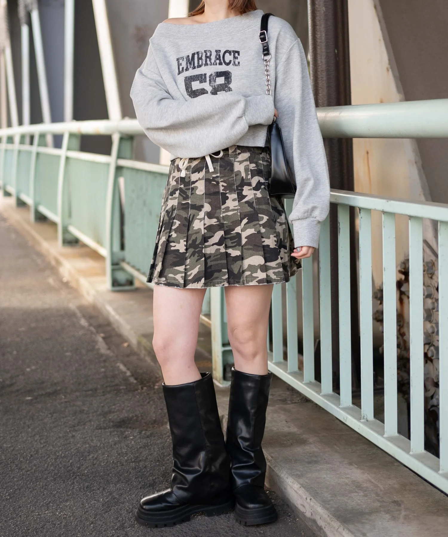 オフショルショートスウェット - Image 18