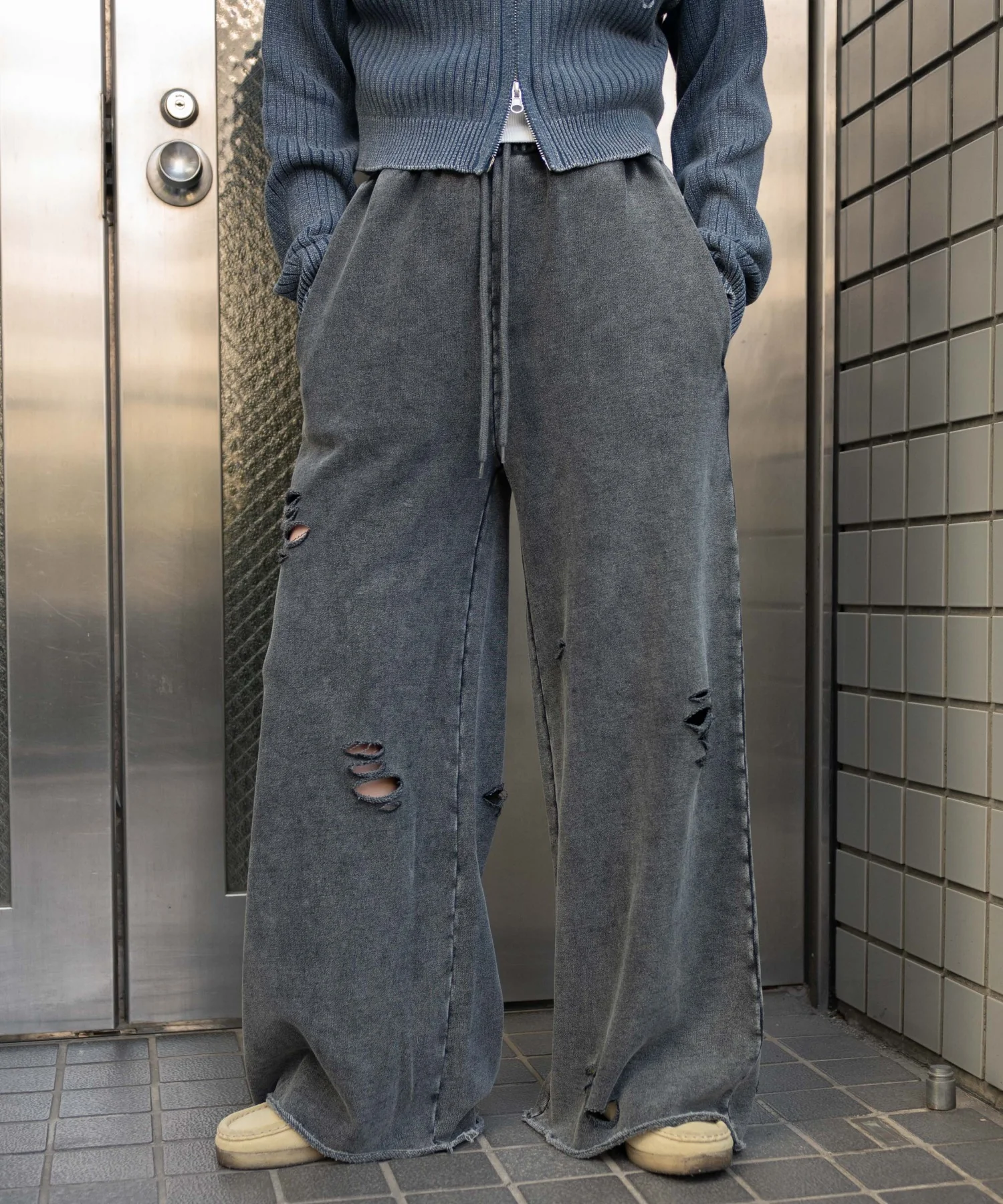 ダメージスウェットワイドパンツ - Image 2