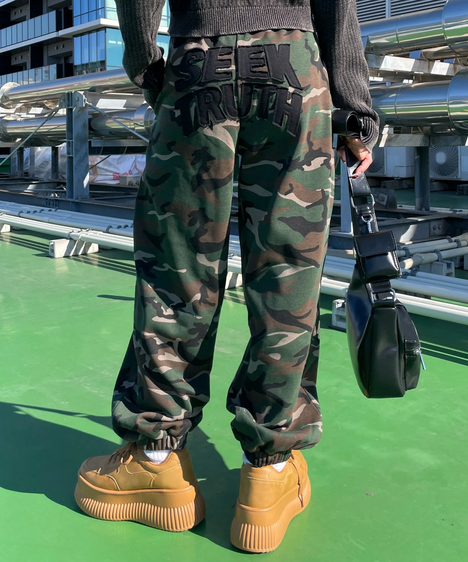 ヒップロゴスウェットパンツ - Image 19
