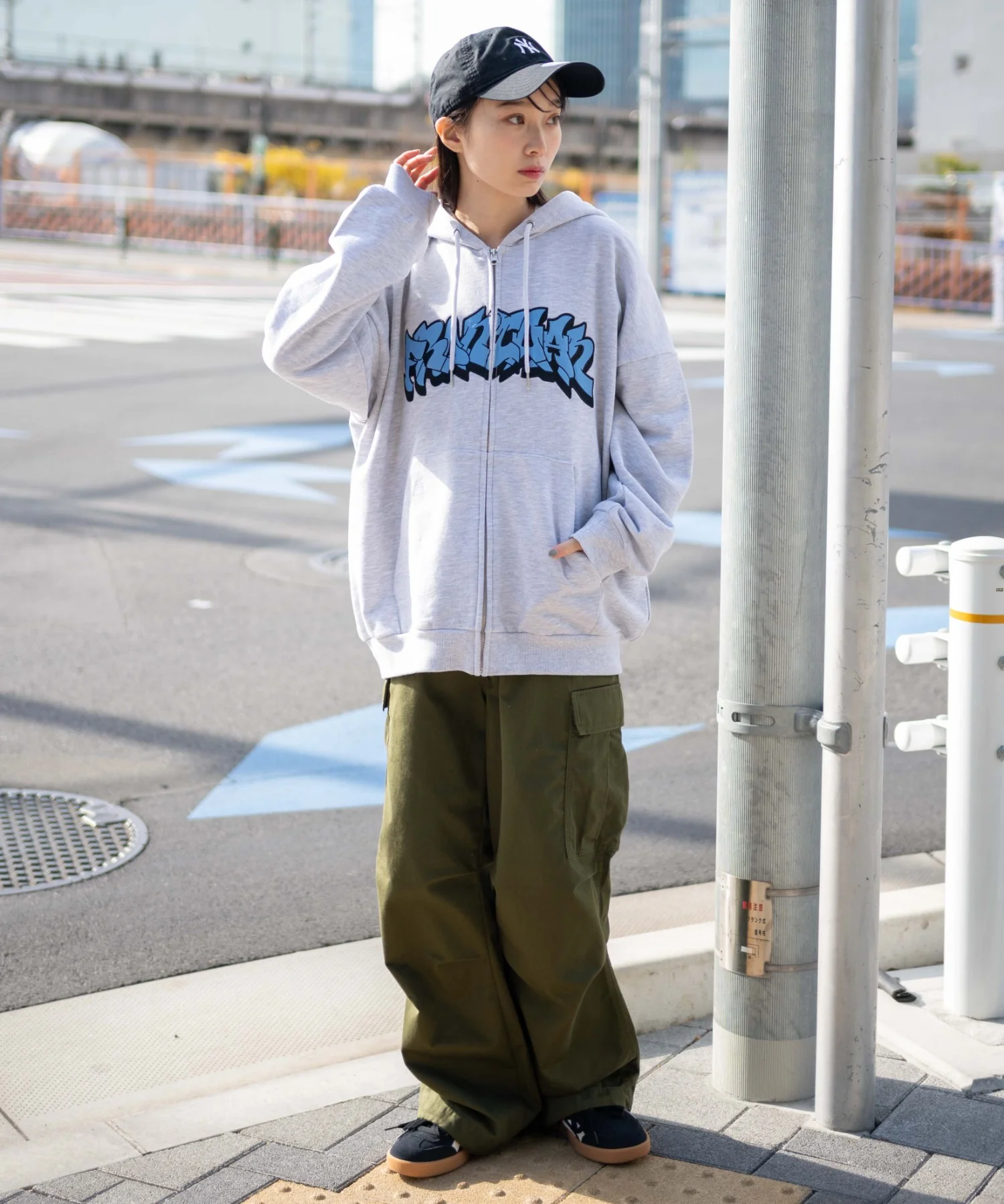 ワッペンロゴZIPパーカー - Image 10