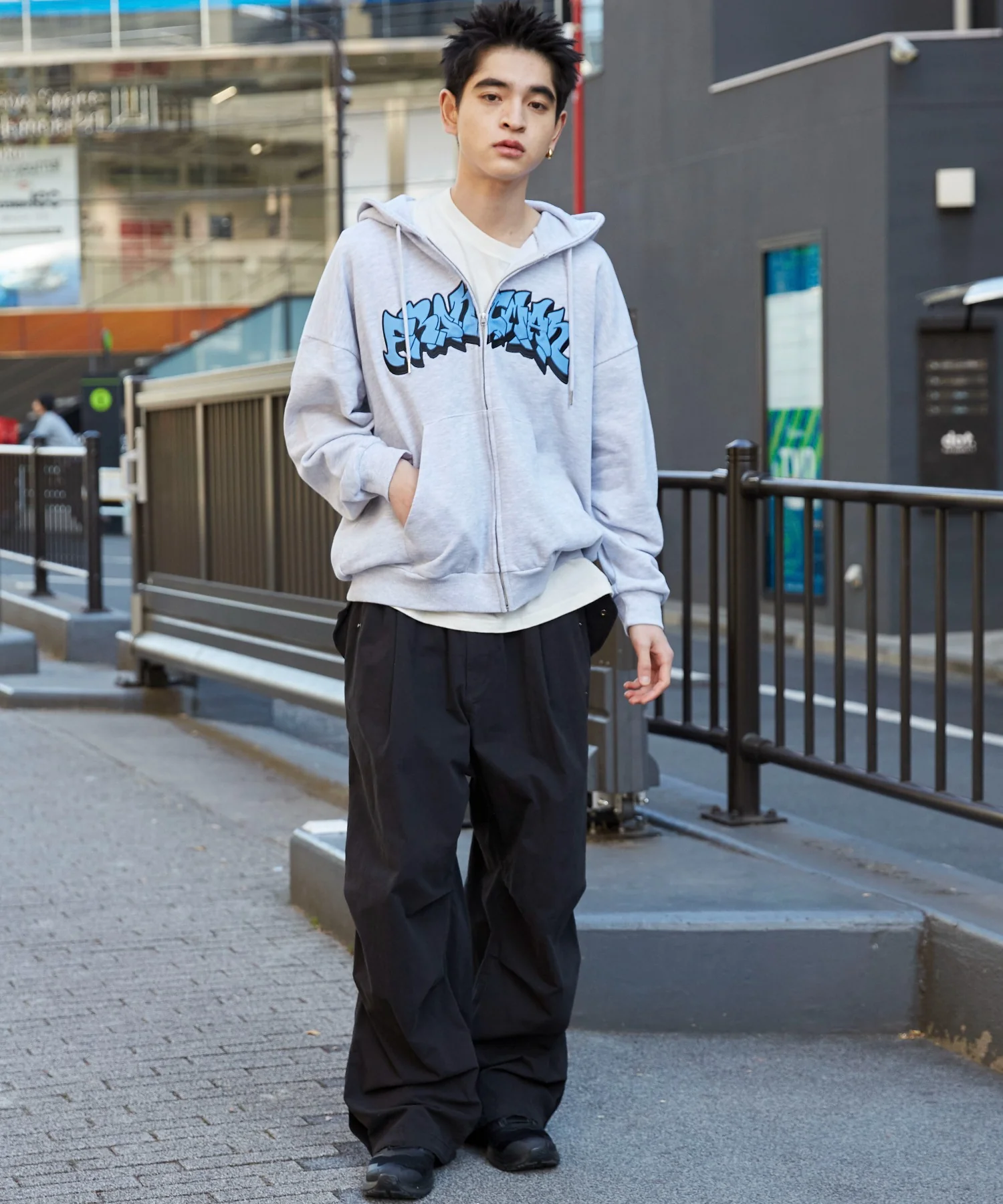 ワッペンロゴZIPパーカー - Image 9