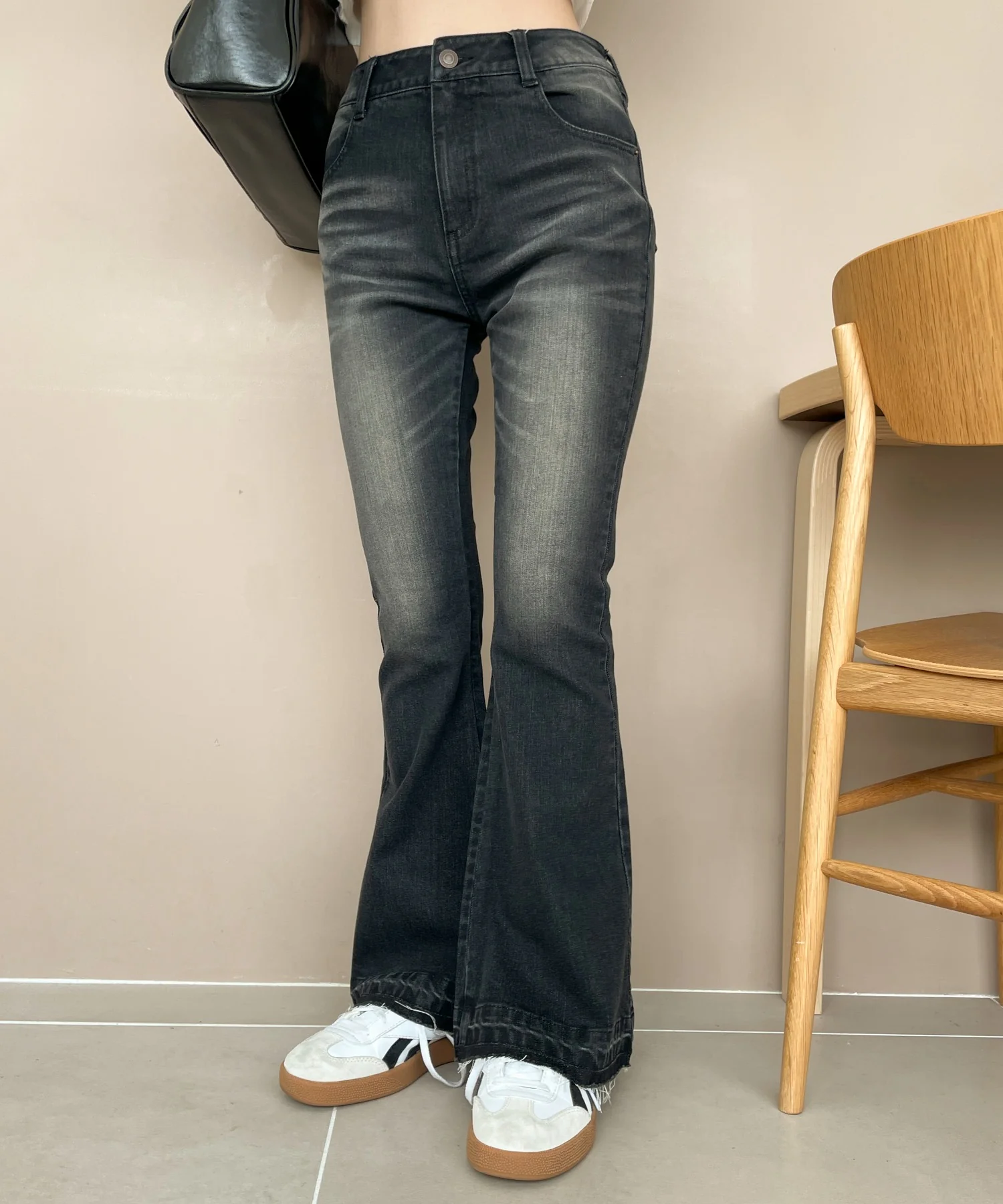 ローライズフレアデニムパンツ - Image 12
