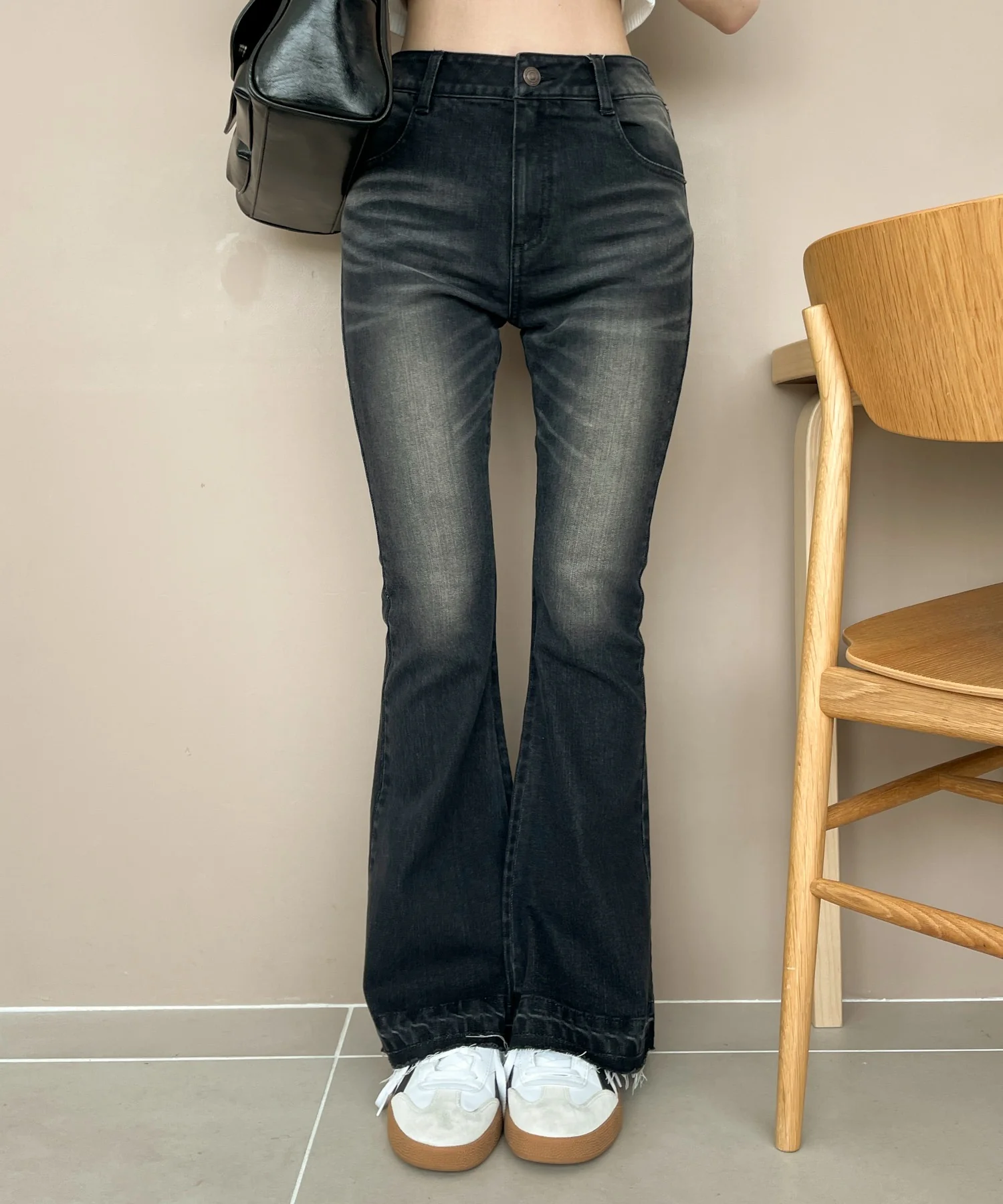 ローライズフレアデニムパンツ - Image 13