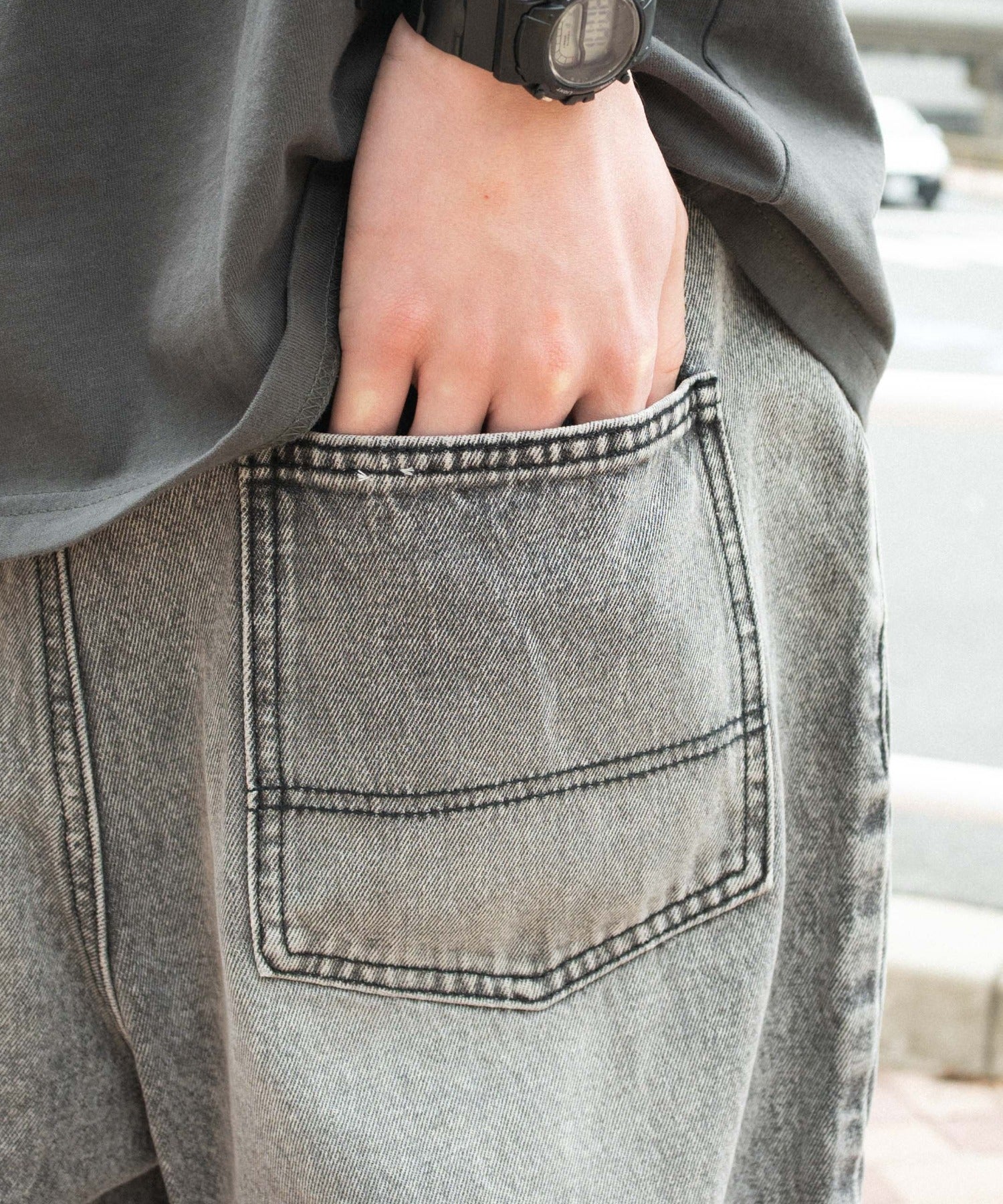 ルーズテーパードデニムパンツ - Image 12