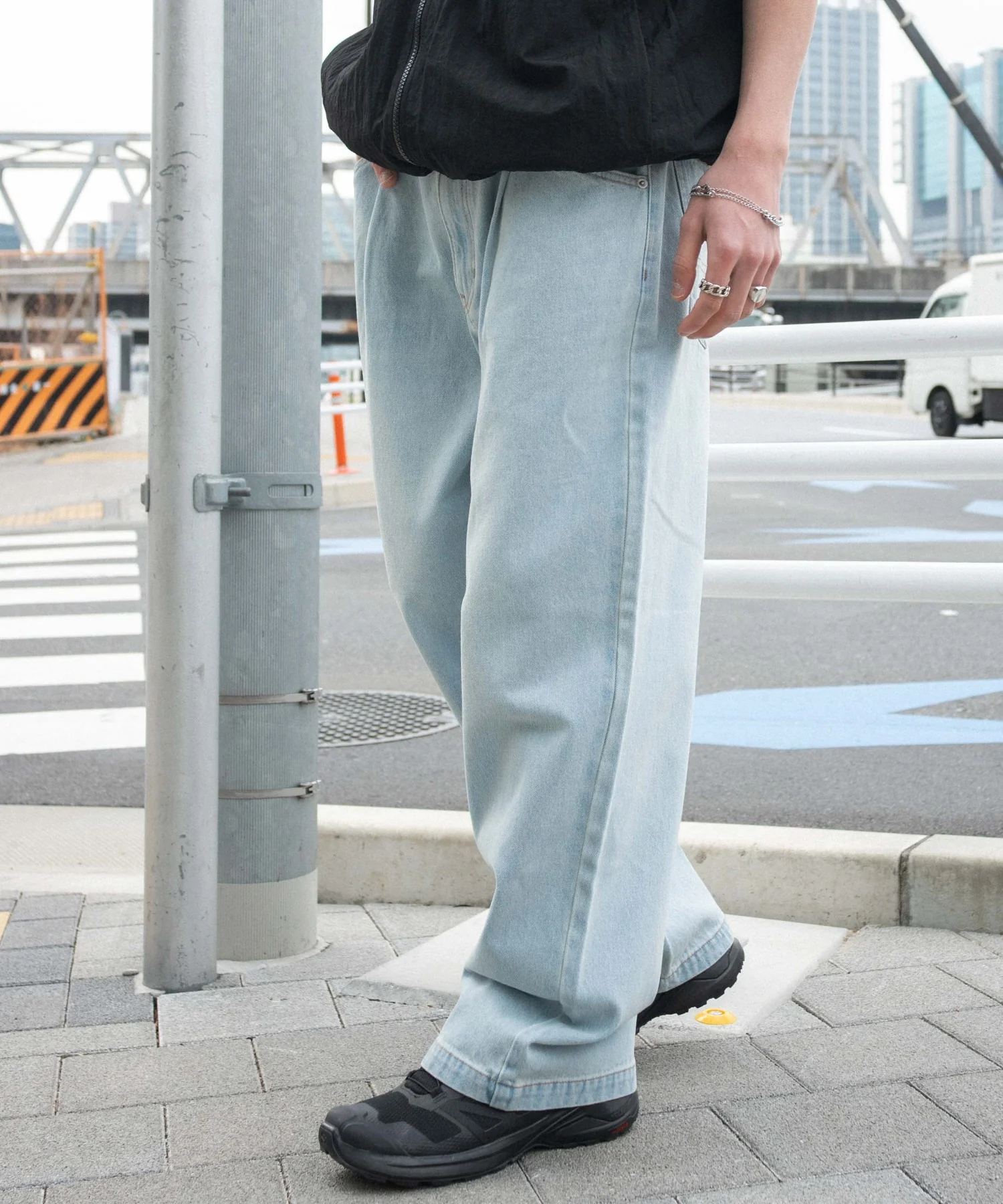ルーズテーパードデニムパンツ - Image 16