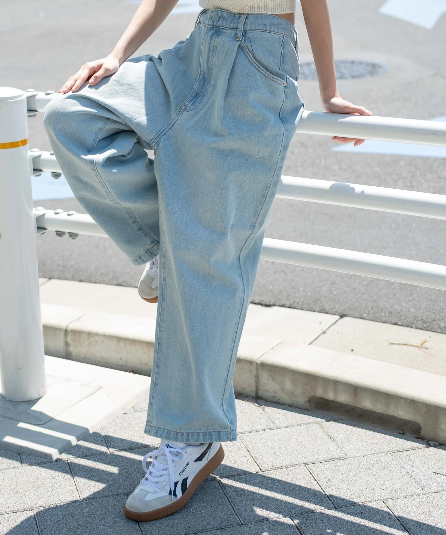 ルーズテーパードデニムパンツ - Image 24