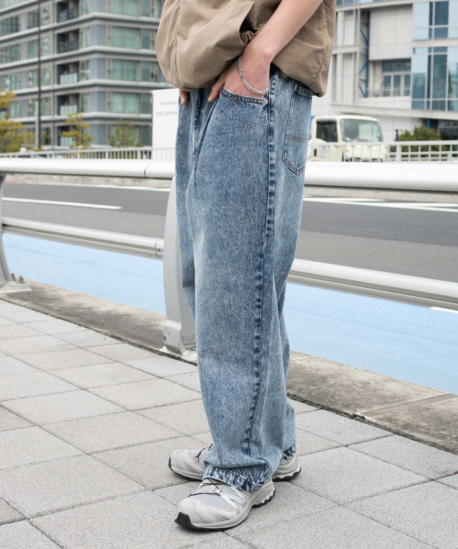 ルーズテーパードデニムパンツ - Image 27