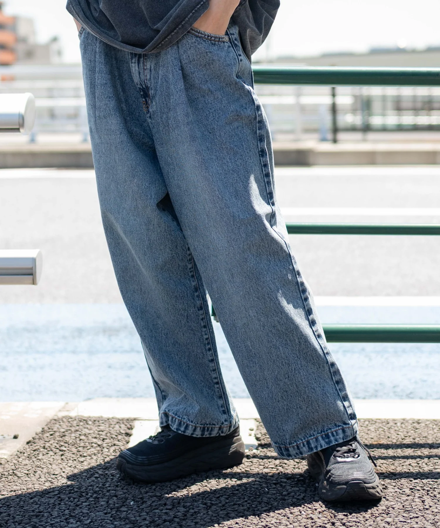 ルーズテーパードデニムパンツ - Image 32