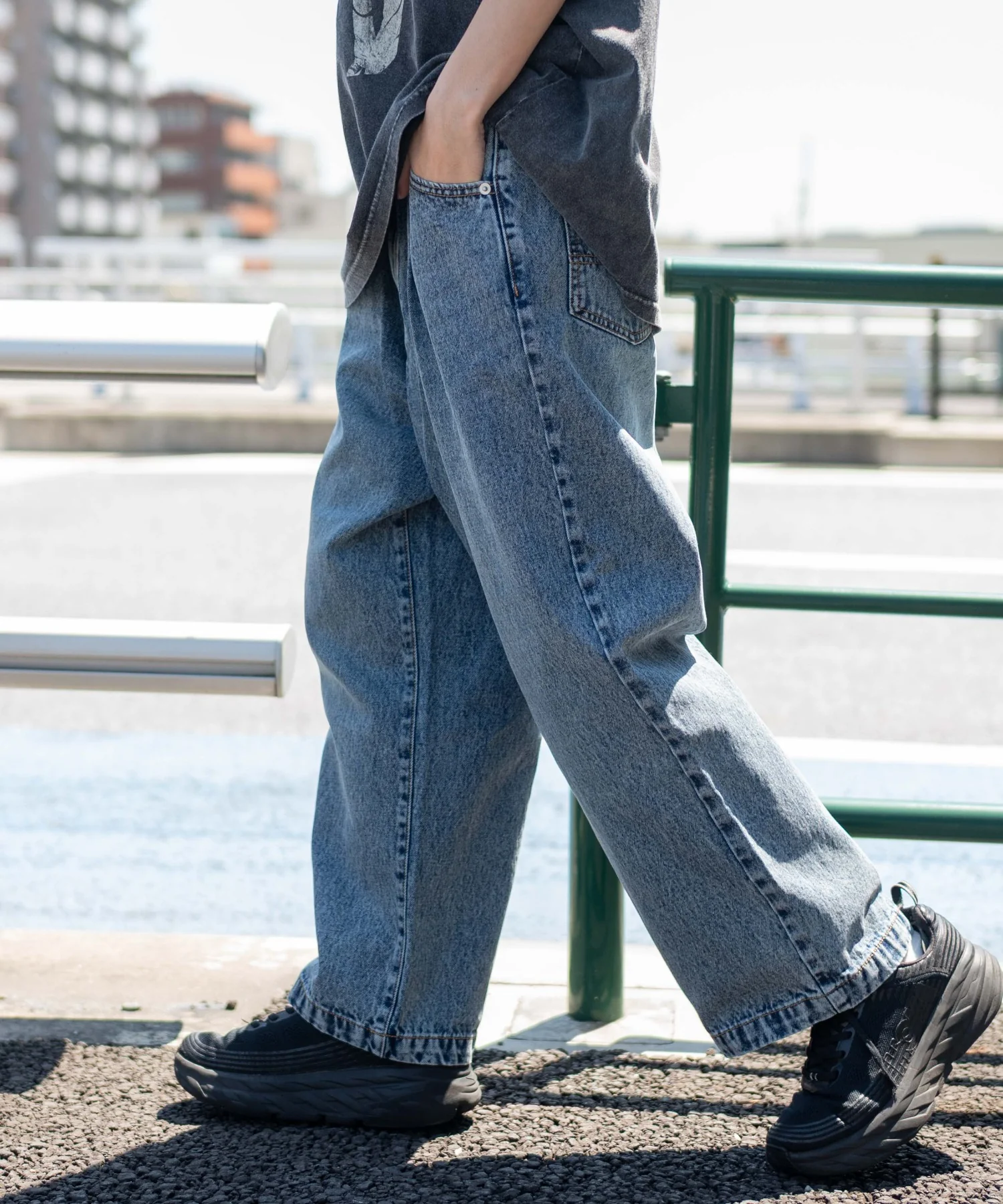 ルーズテーパードデニムパンツ - Image 33