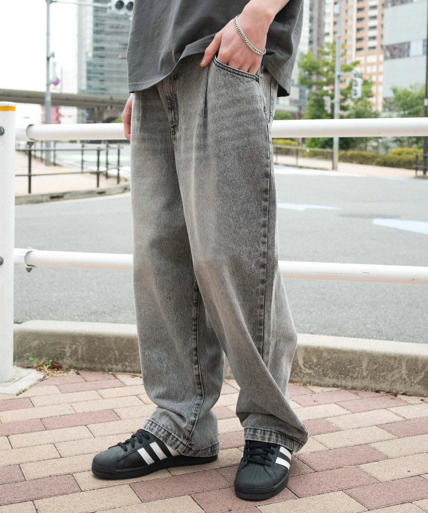 ルーズテーパードデニムパンツ - Image 41