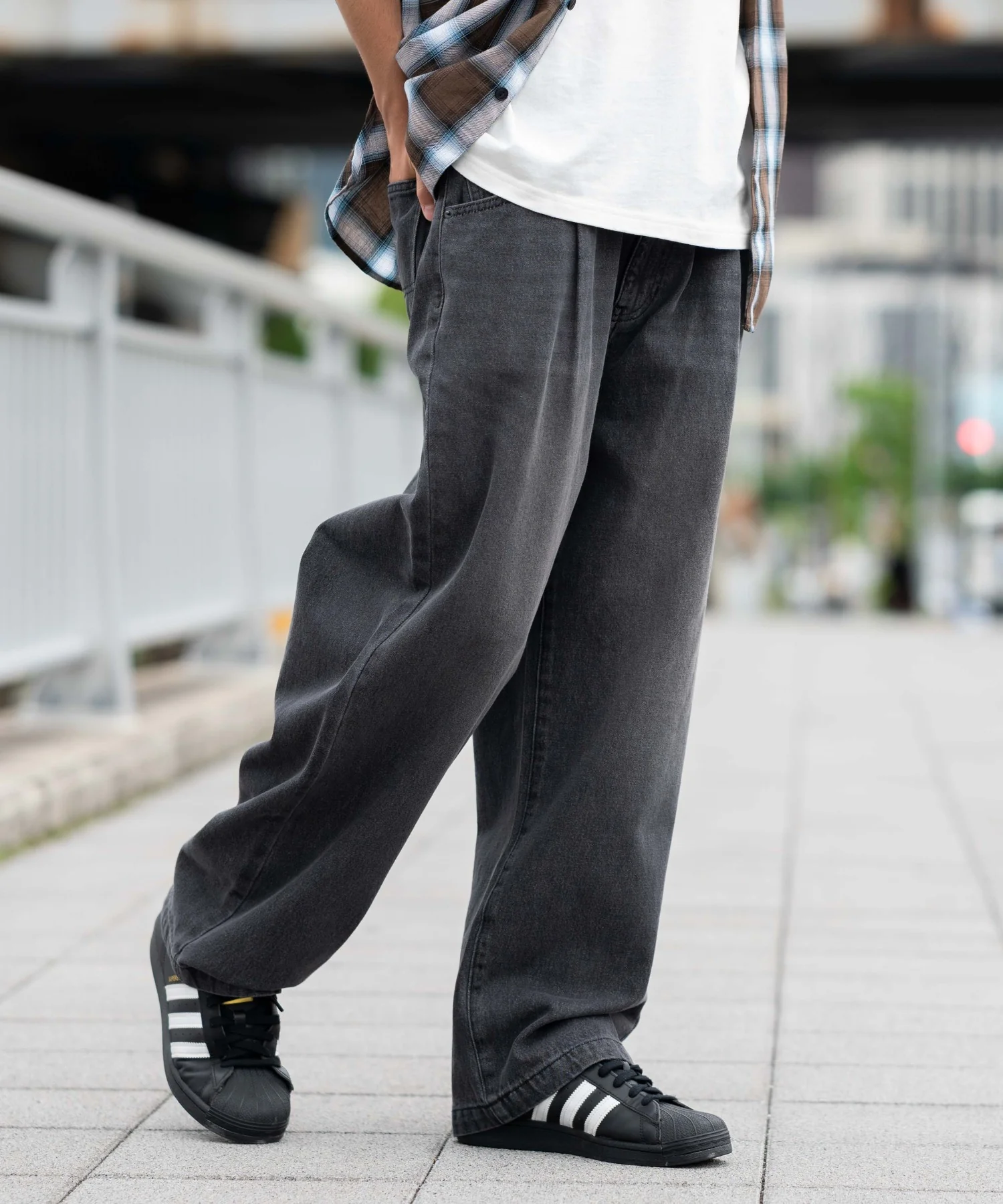 ルーズテーパードデニムパンツ - Image 44