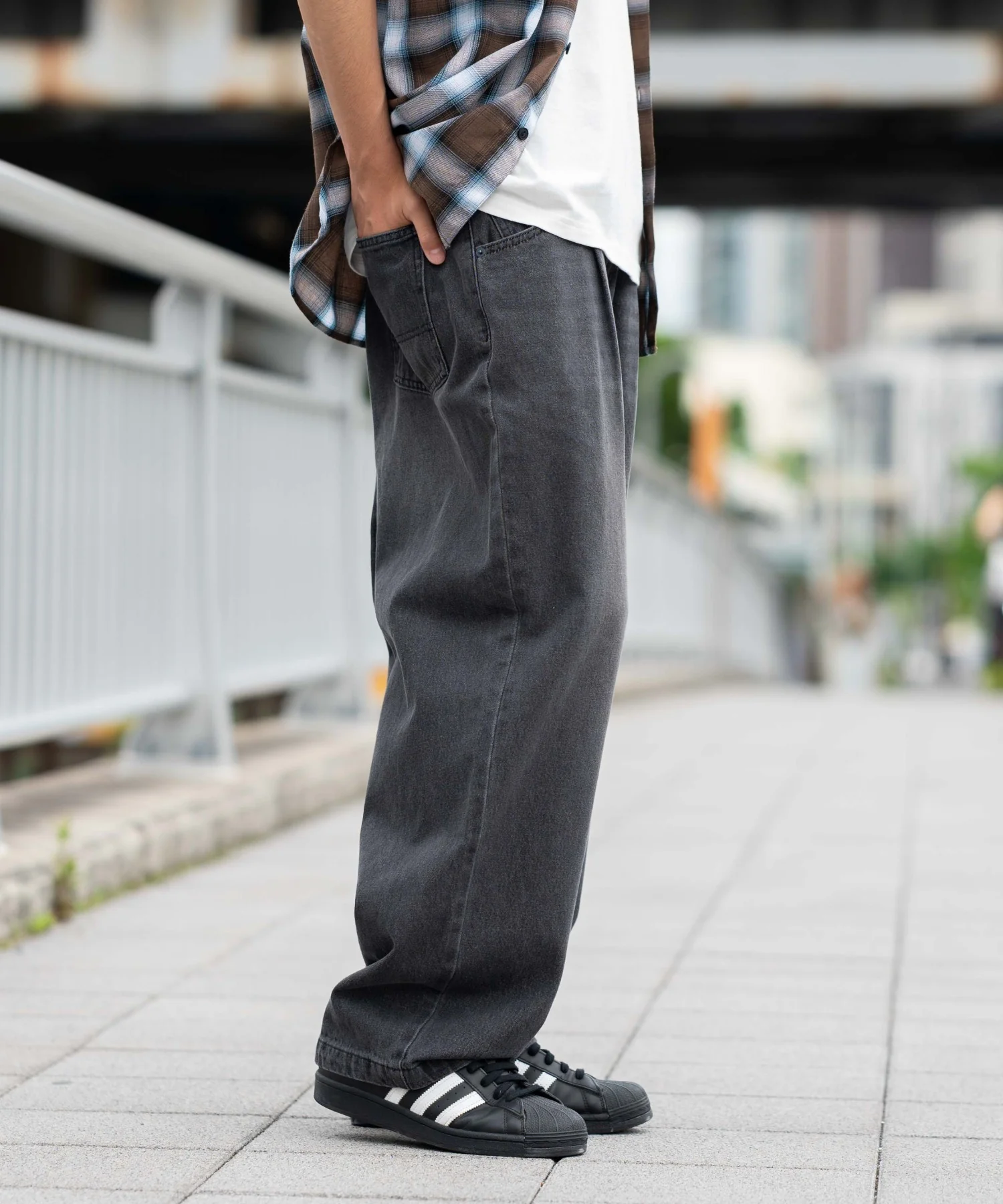 ルーズテーパードデニムパンツ - Image 46