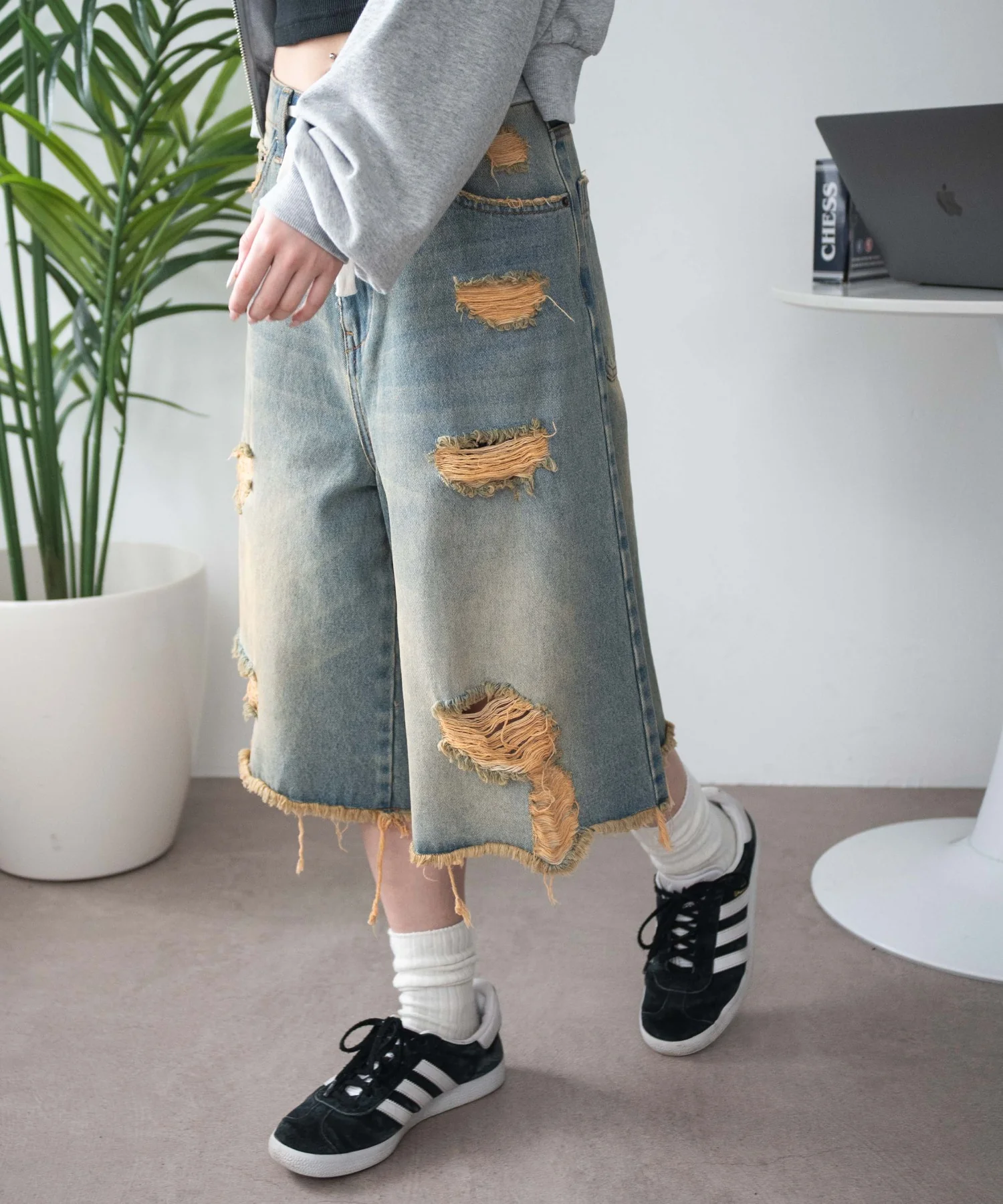 ヴィンテージウォッシュダメージバギーハーフパンツ - Image 11