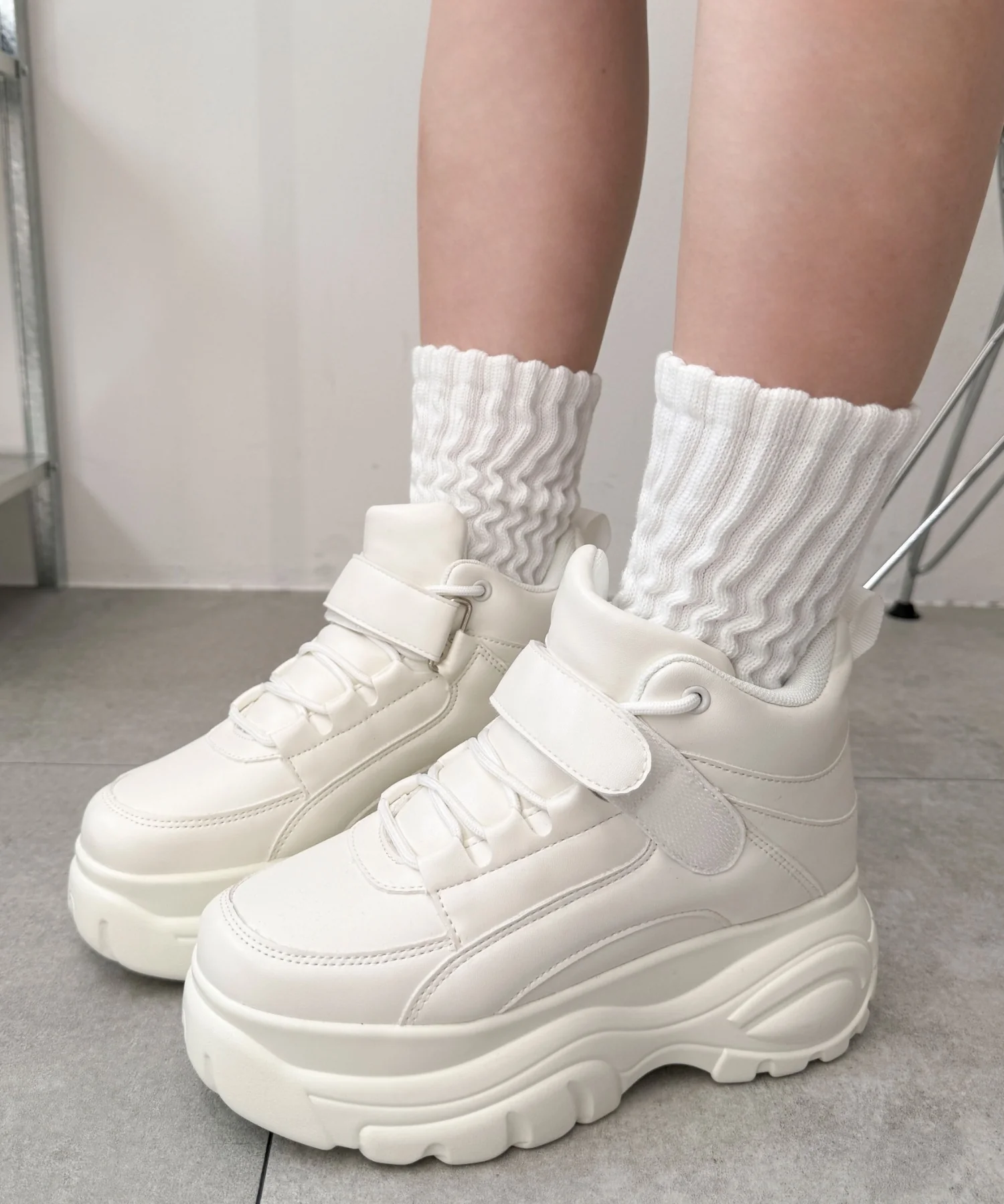 ハイカットベルト厚底スニーカー - Image 13
