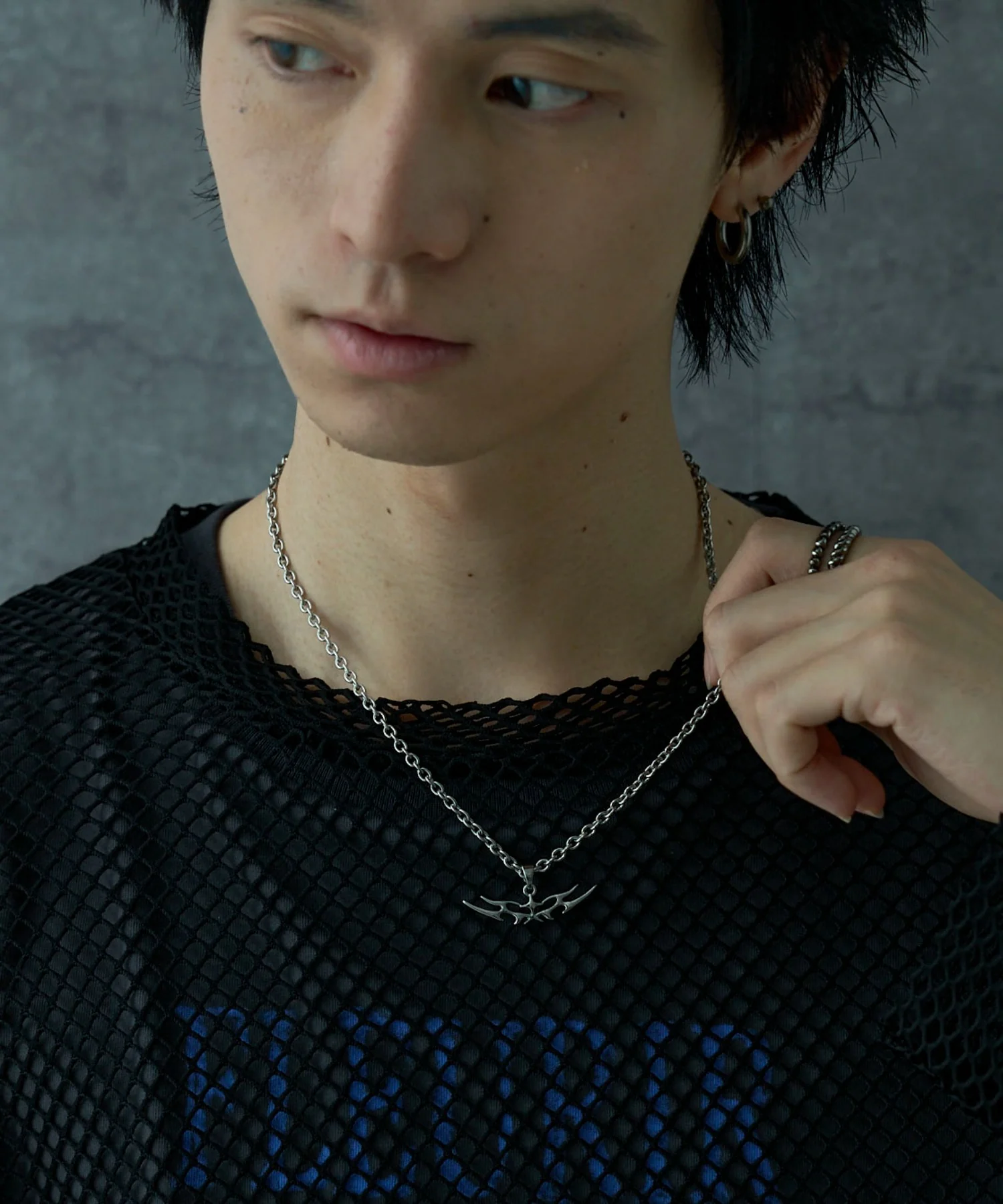 Mトライバルロゴネックレス - Image 11