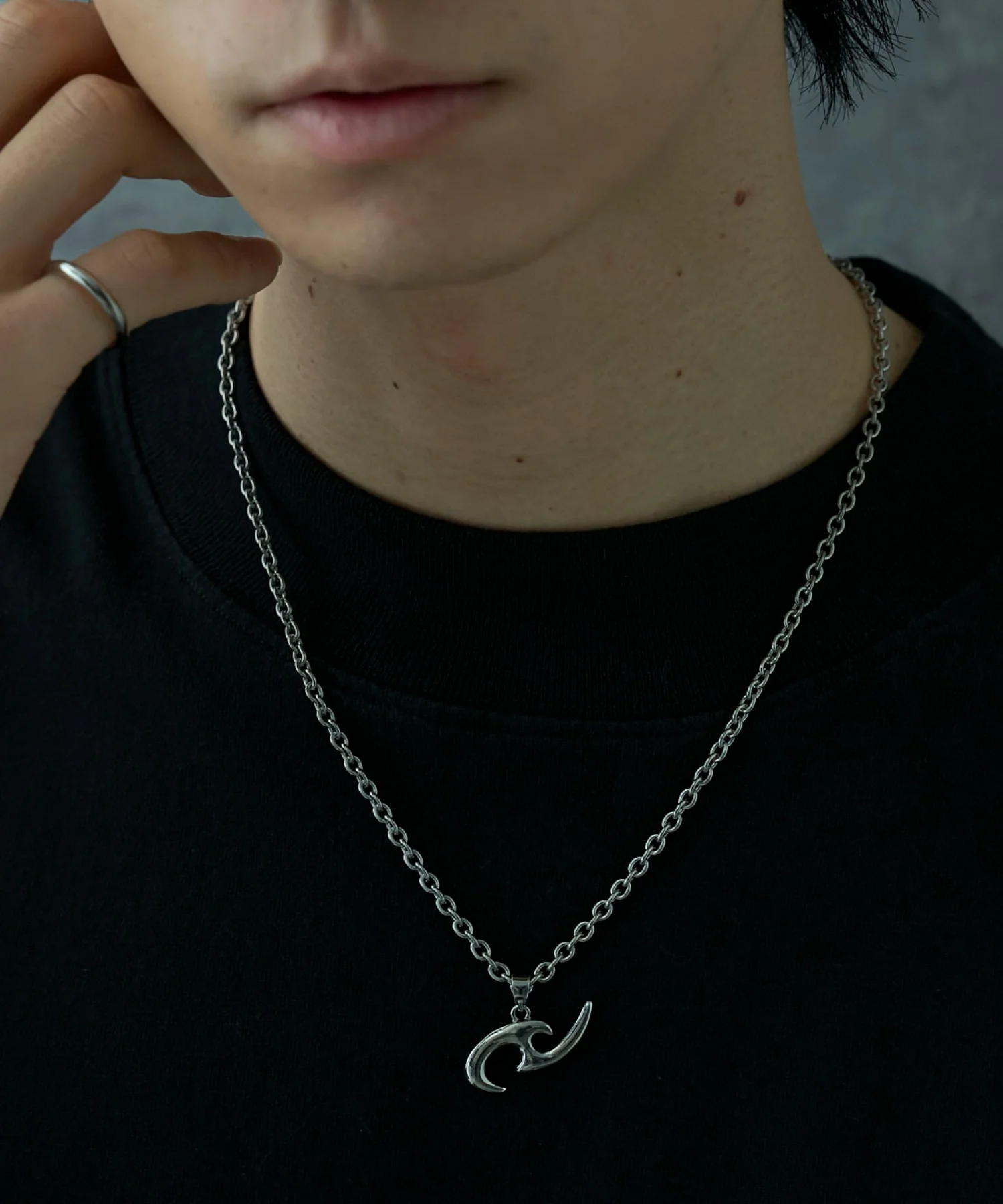 Mトライバルロゴネックレス - Image 5