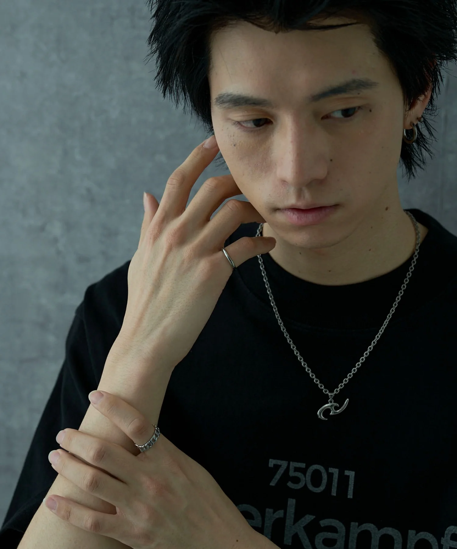 Mトライバルロゴネックレス - Image 7