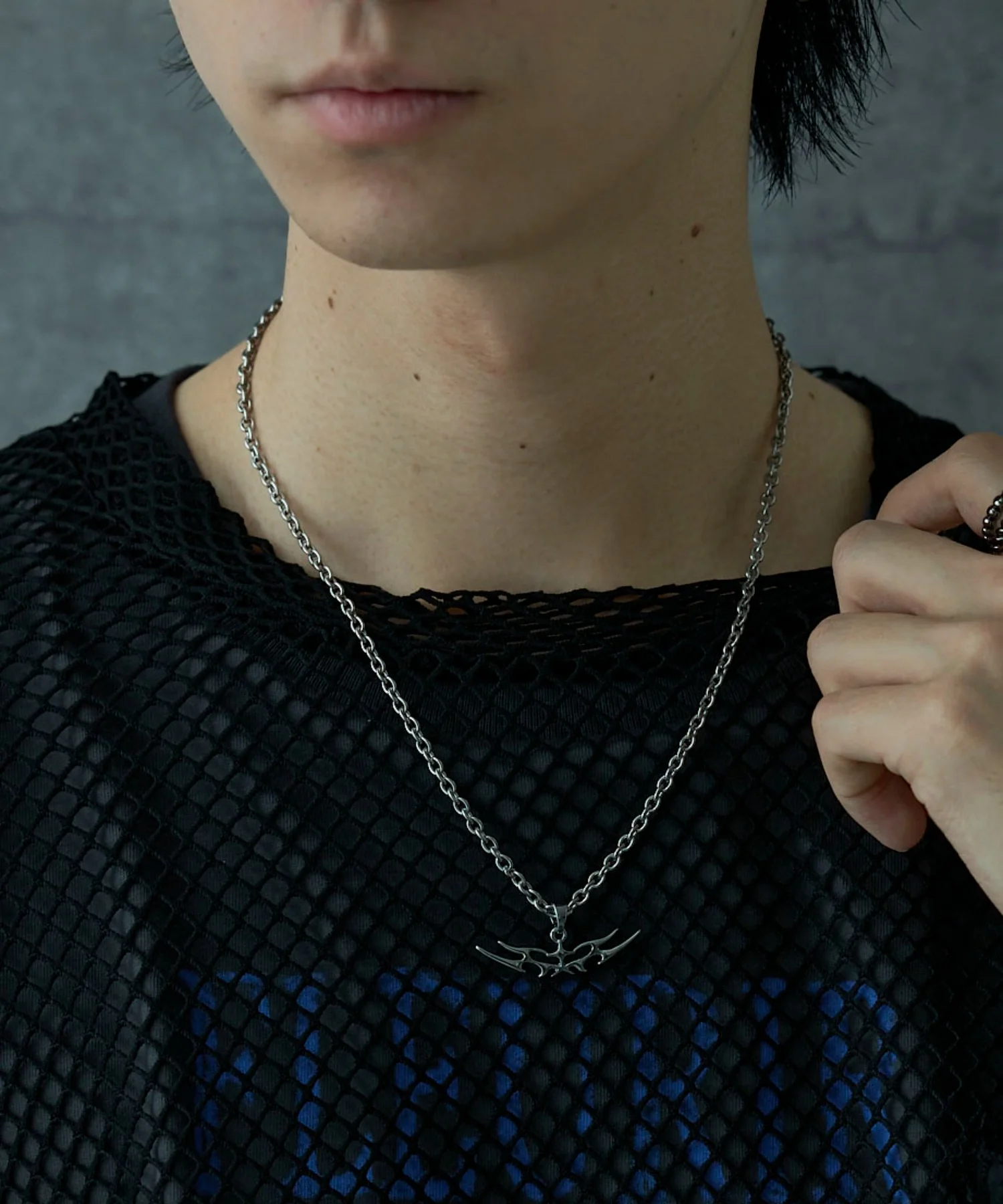 Mトライバルロゴネックレス - Image 9
