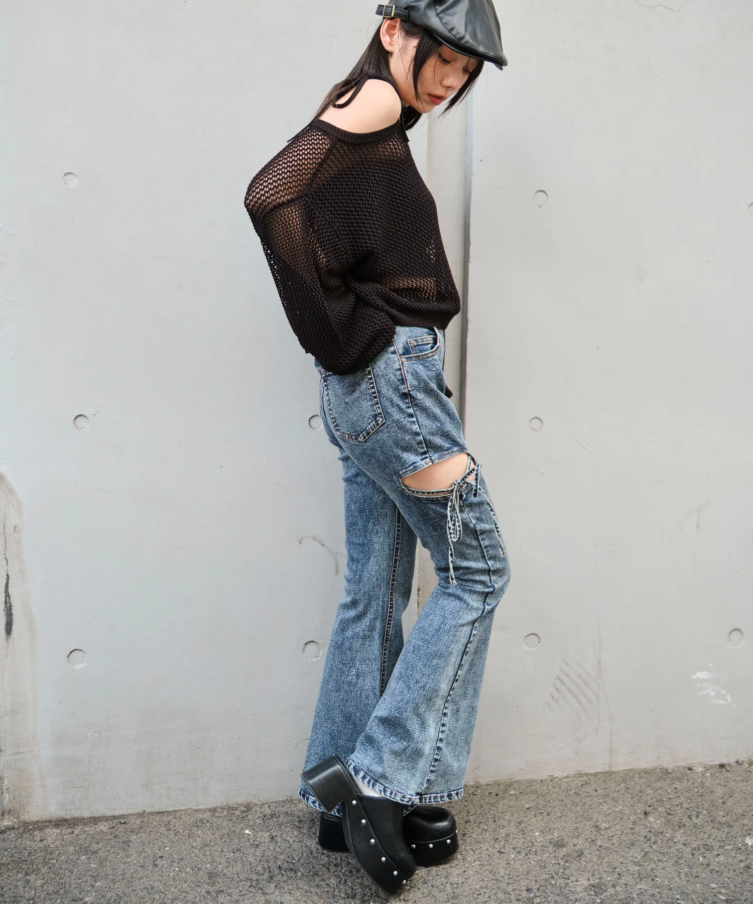 カットアウトリボンストレッチデニムフレアパンツ - Image 12