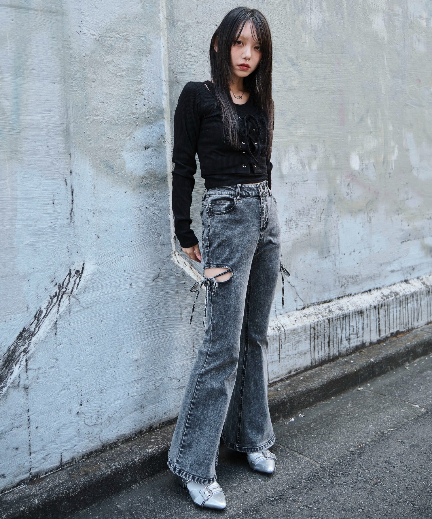 カットアウトリボンストレッチデニムフレアパンツ - Image 19