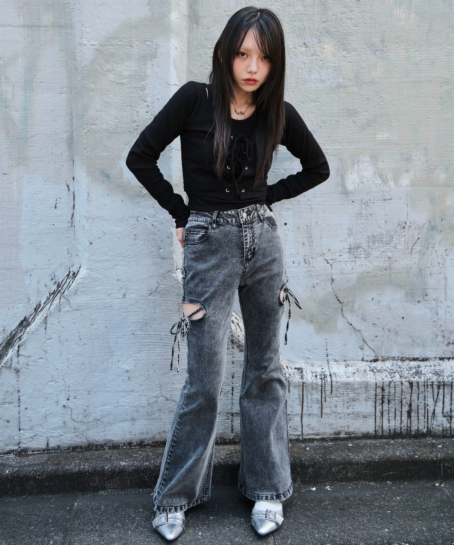 カットアウトリボンストレッチデニムフレアパンツ - Image 20