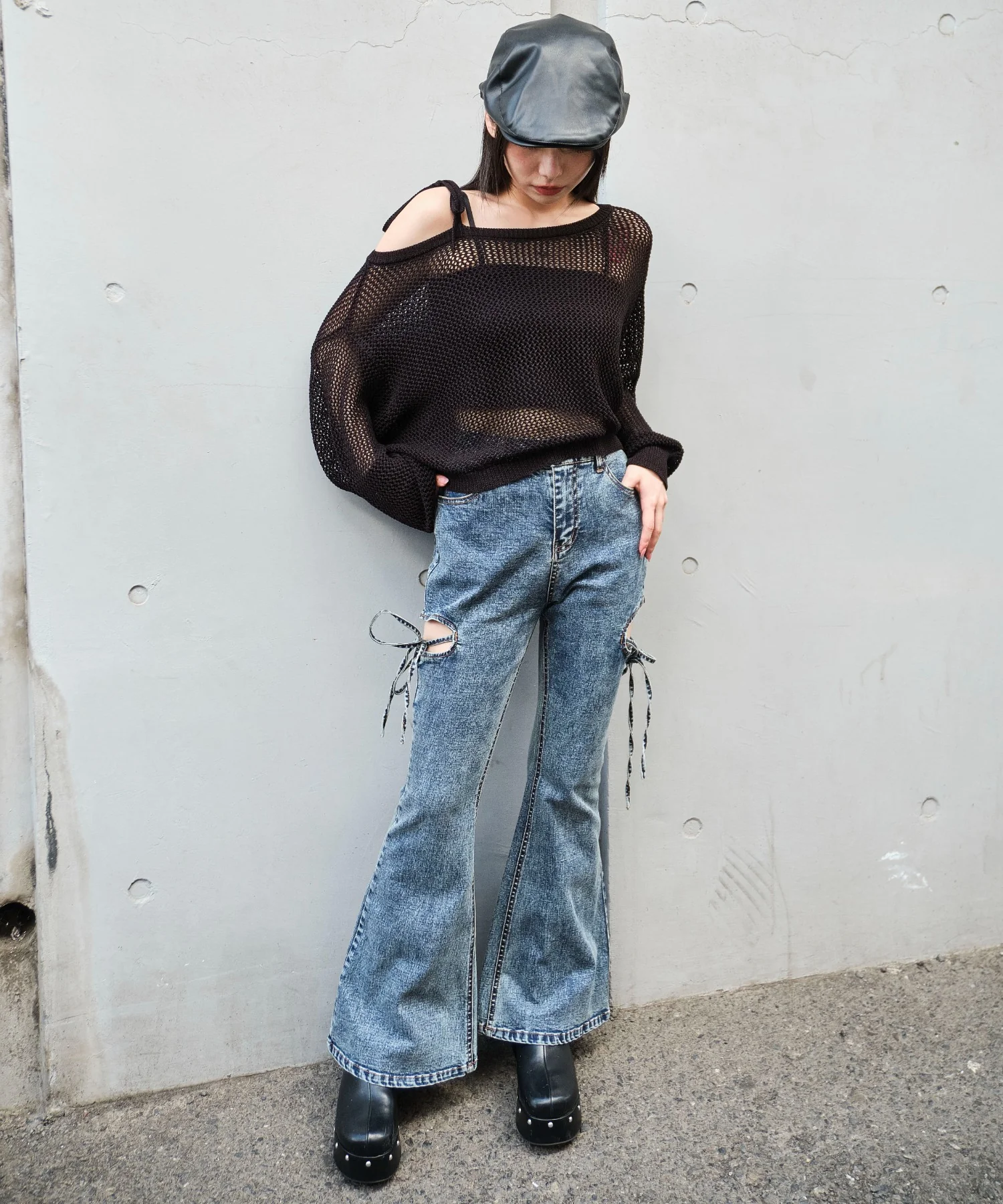 カットアウトリボンストレッチデニムフレアパンツ - Image 3