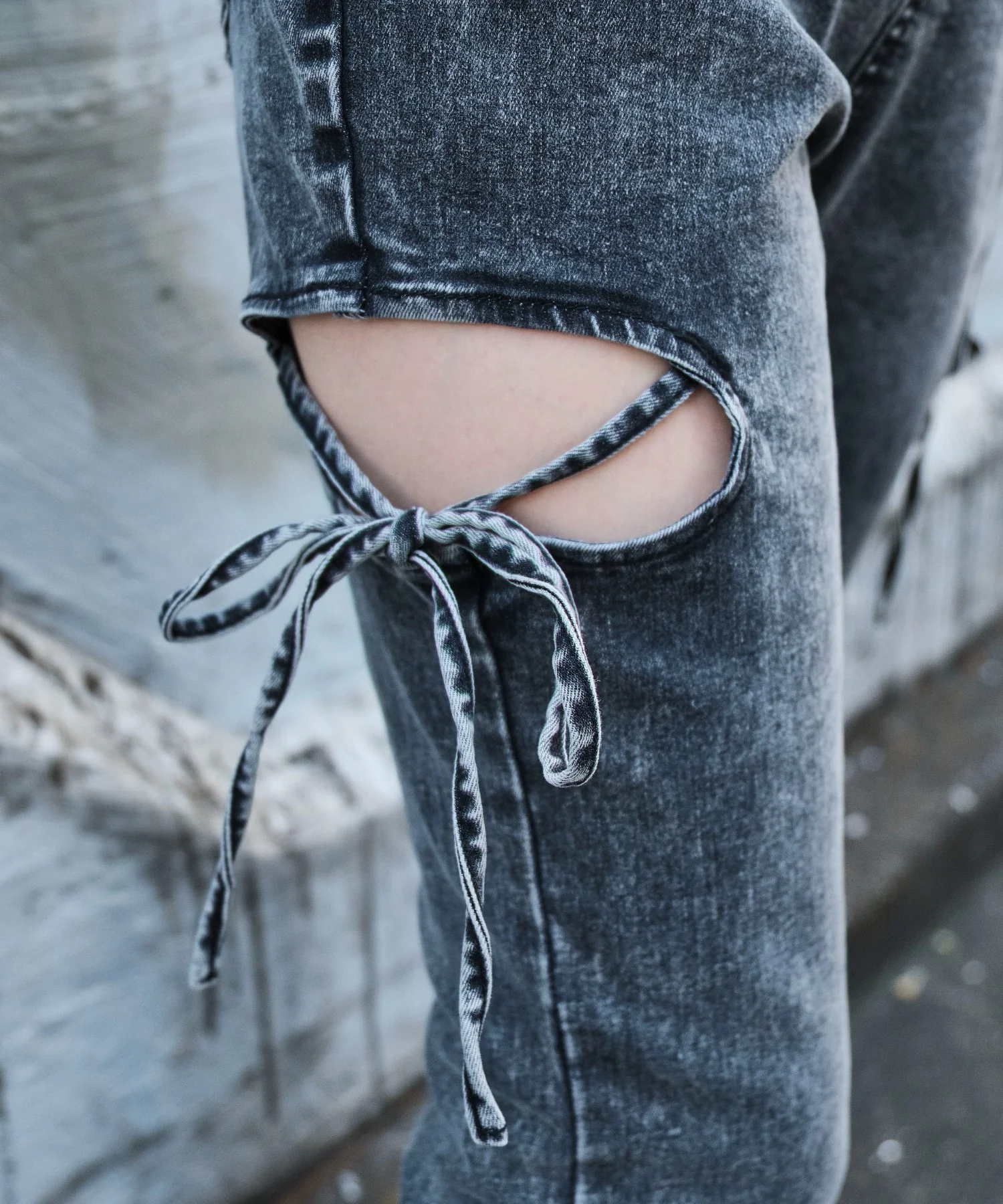 カットアウトリボンストレッチデニムフレアパンツ - Image 7