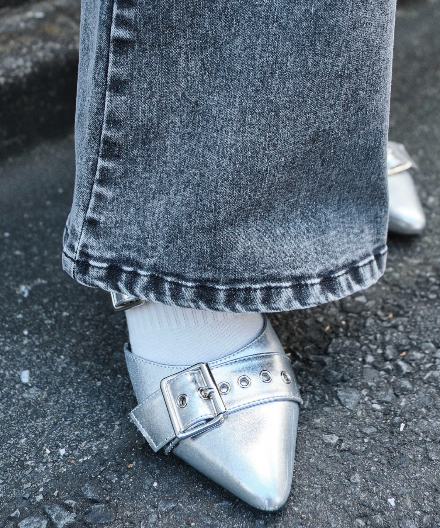 カットアウトリボンストレッチデニムフレアパンツ - Image 8