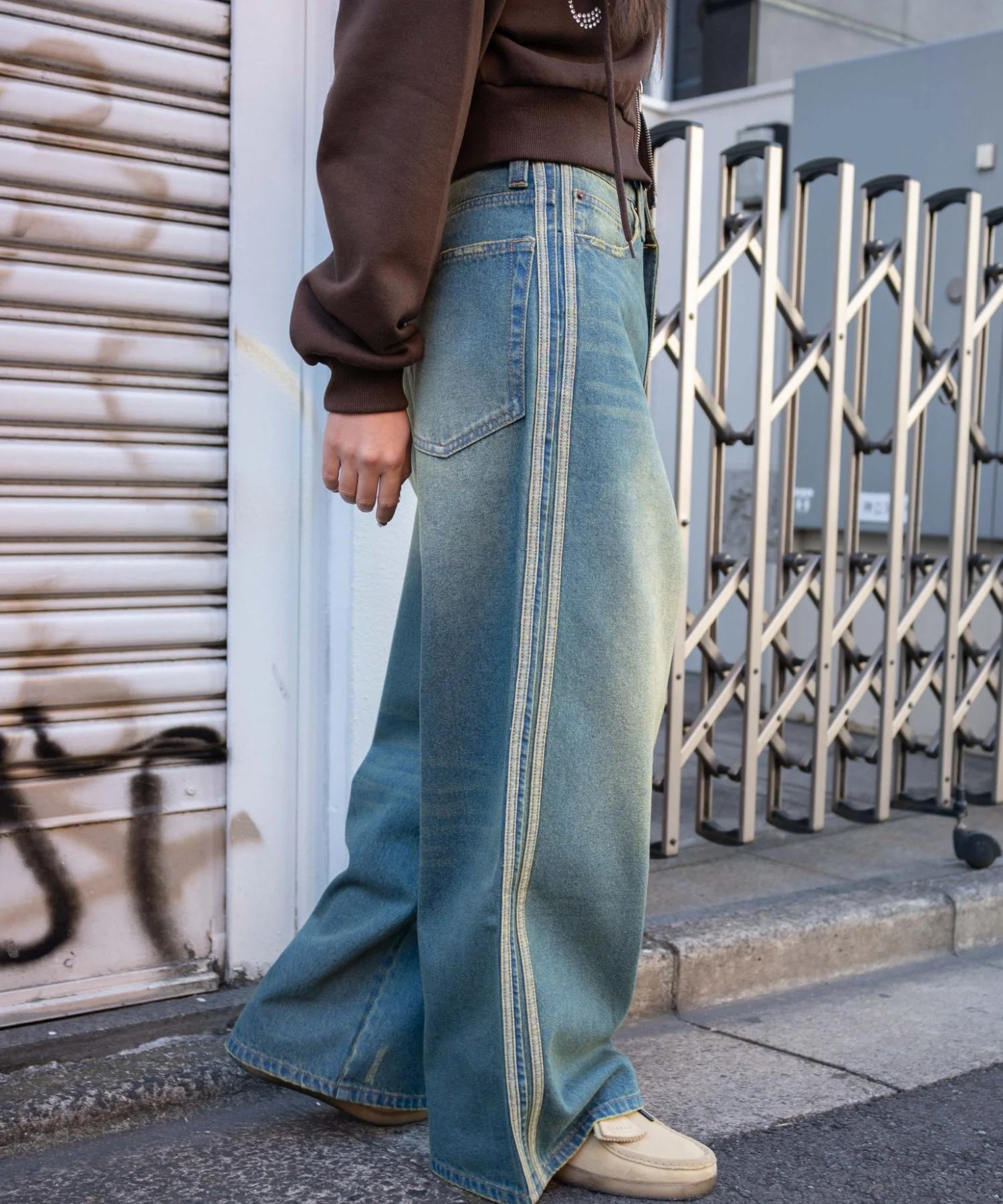 サイドラインワイドデニムパンツ - Image 26