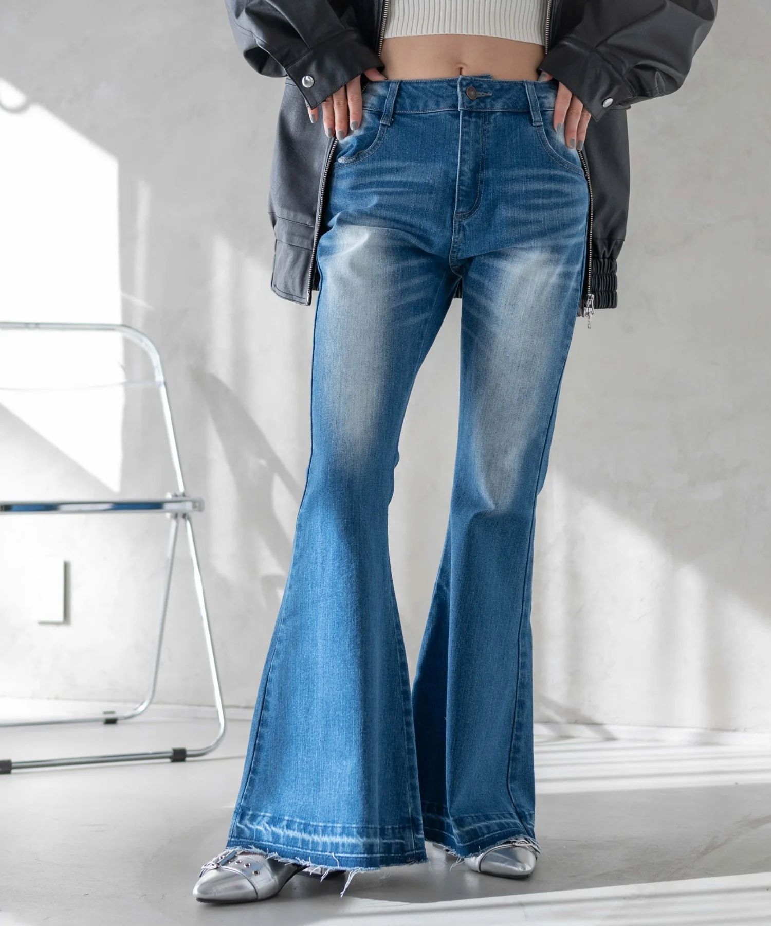 ローライズスーパーフレアデニムパンツ - Image 9