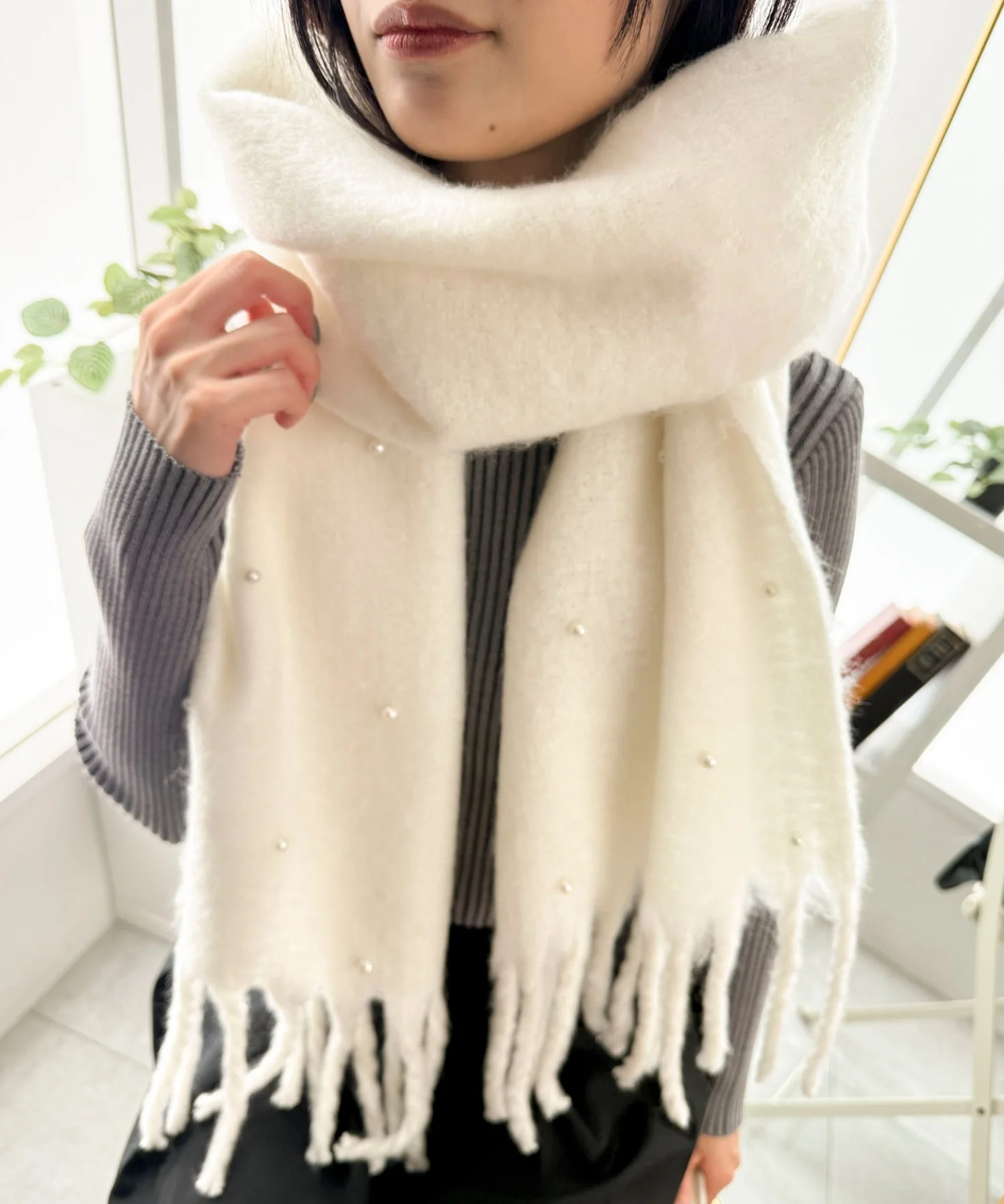 パール付きワイドフリンジストール - Image 2