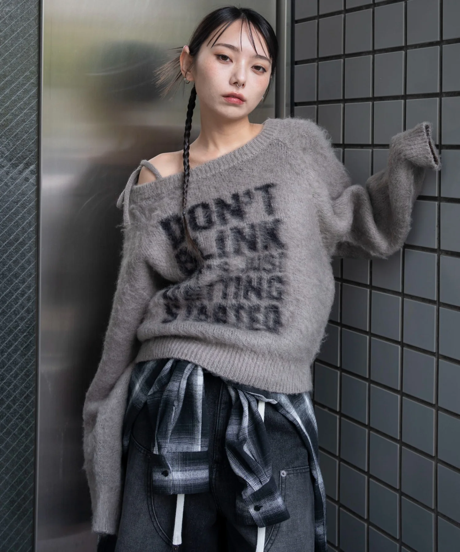シャギー2WAYグラフィックワンショルニット - Image 2