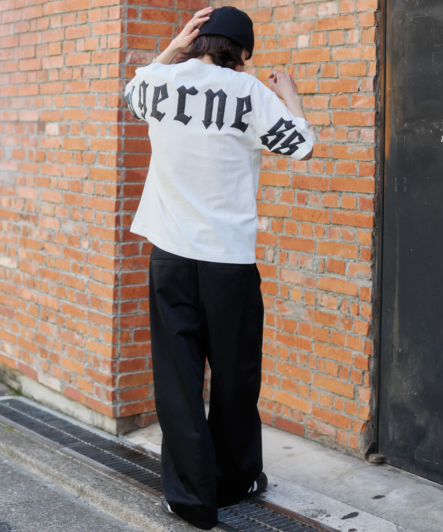 アクセ付きストレートライングラフィックT(SS) - Image 17