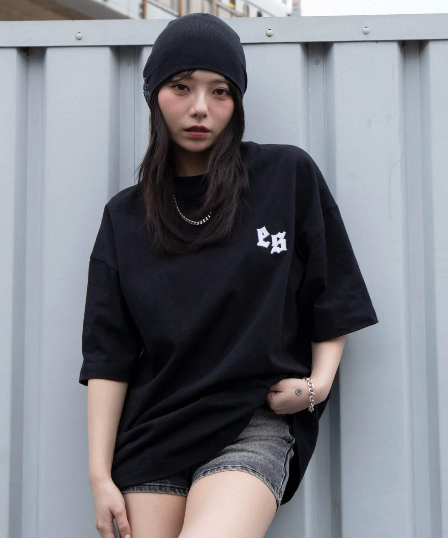 アクセ付きストレートライングラフィックT(SS) - Image 2